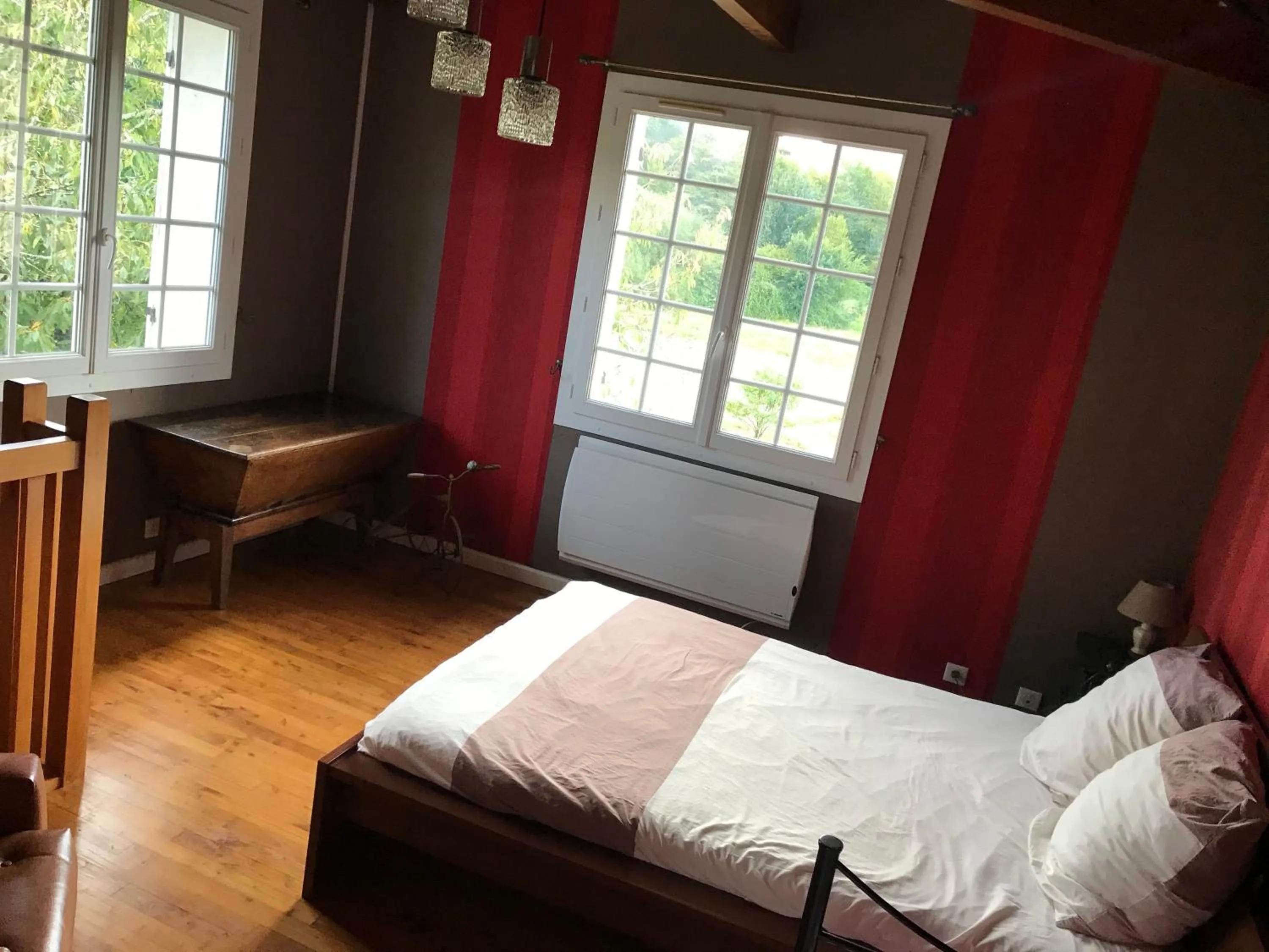Bedroom, Bed in Moulin sous la Vergne