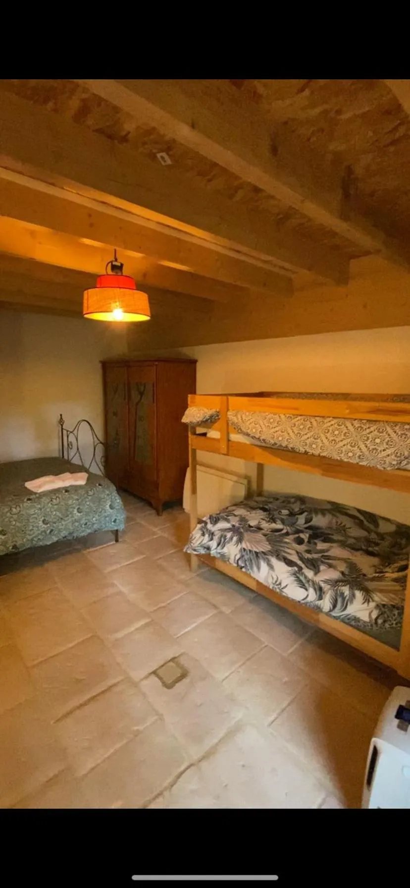 Bed in Moulin sous la Vergne