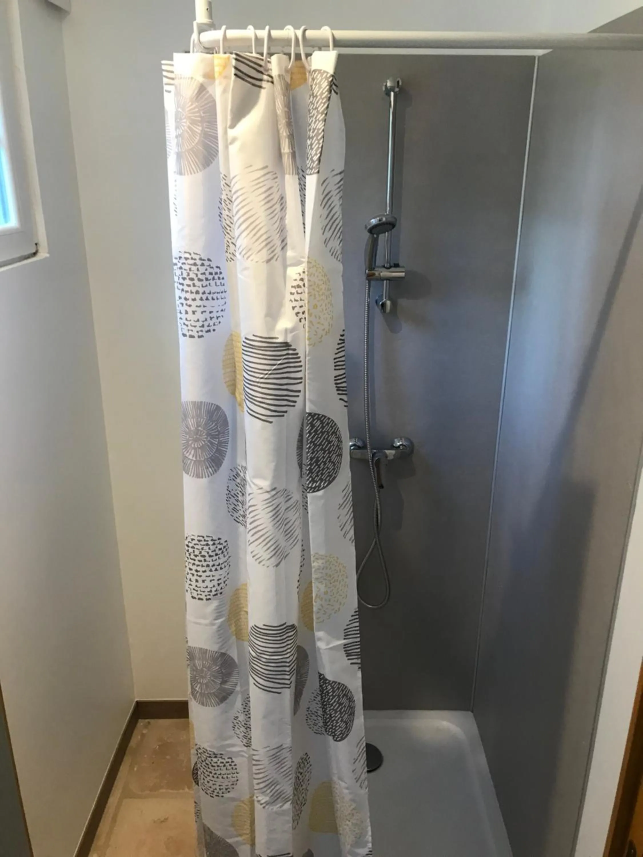 Shower in Moulin sous la Vergne