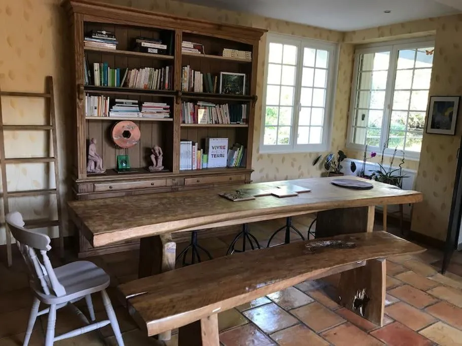 Dining area in Moulin sous la Vergne