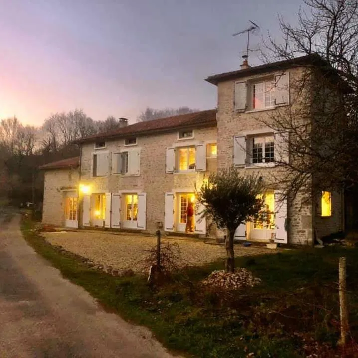 Property building in Moulin sous la Vergne