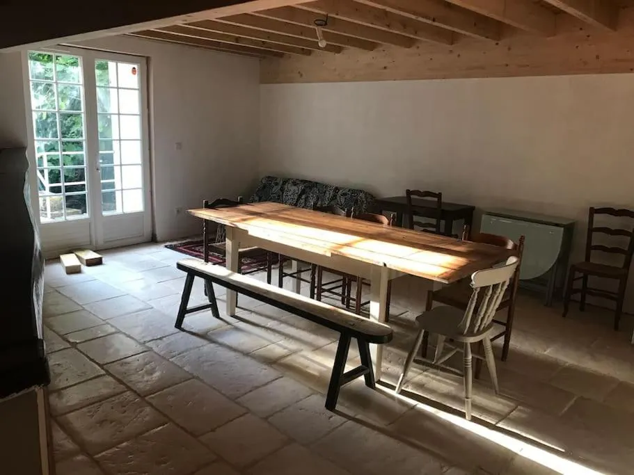 Dining area in Moulin sous la Vergne
