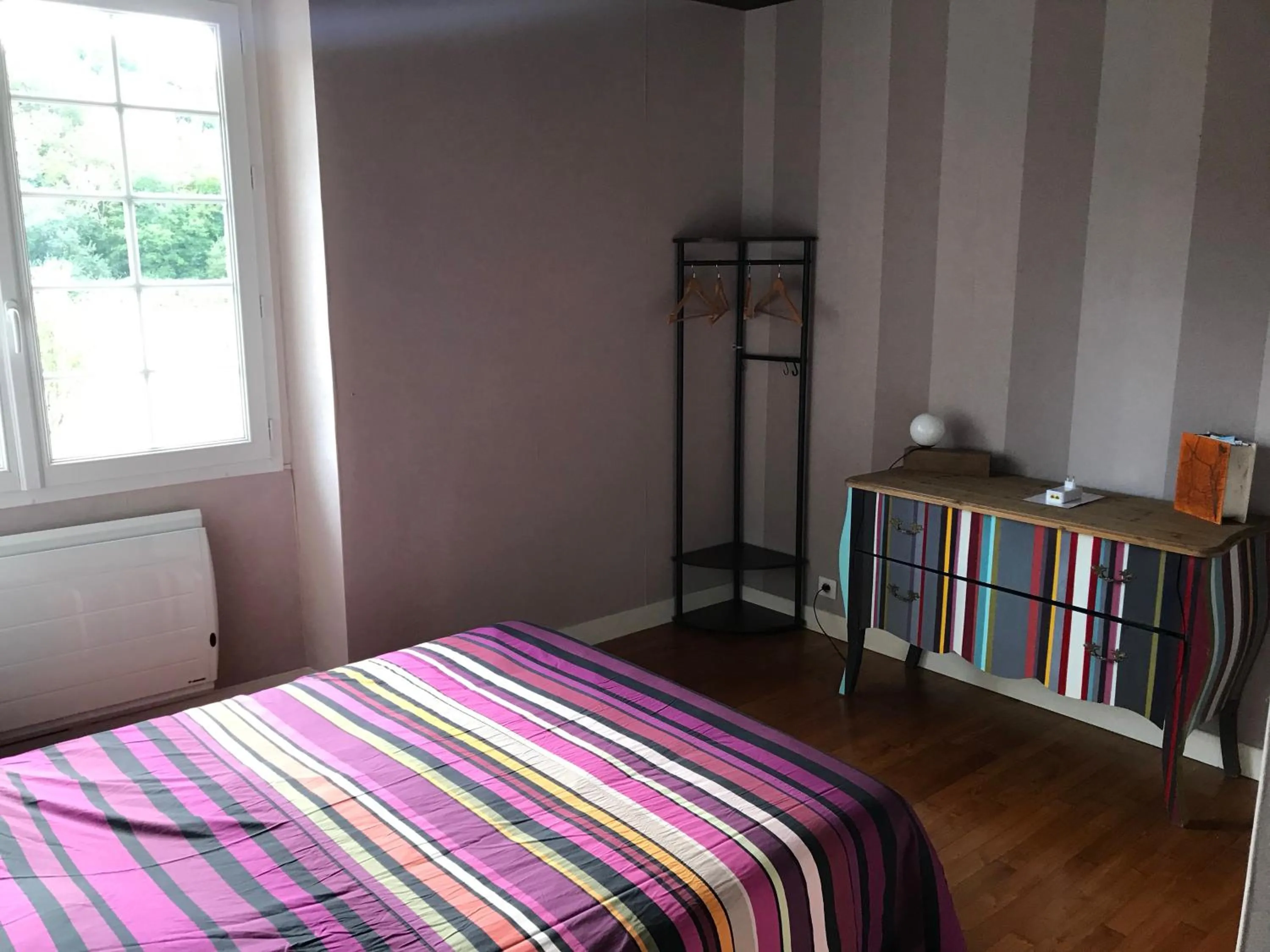 Bedroom, Bed in Moulin sous la Vergne
