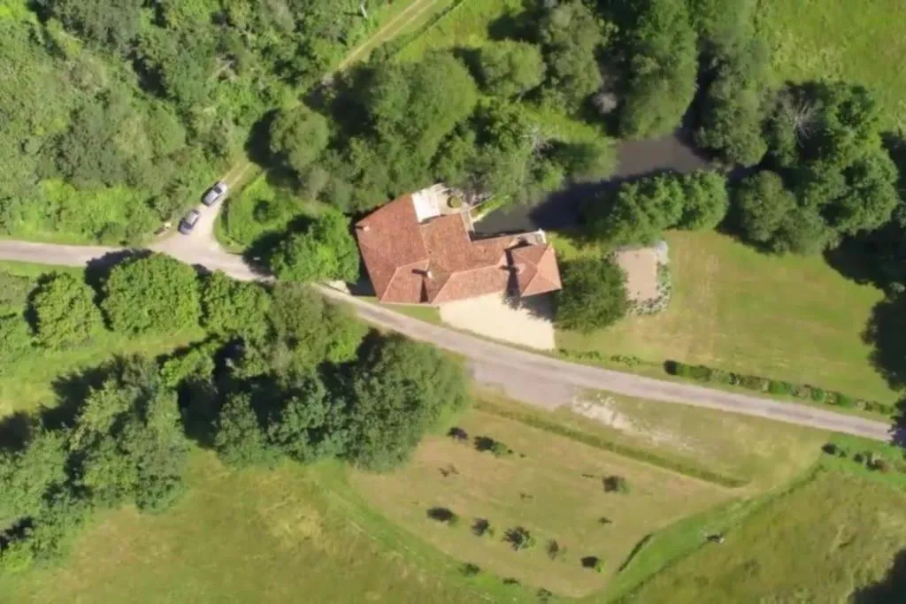 Property building in Moulin sous la Vergne
