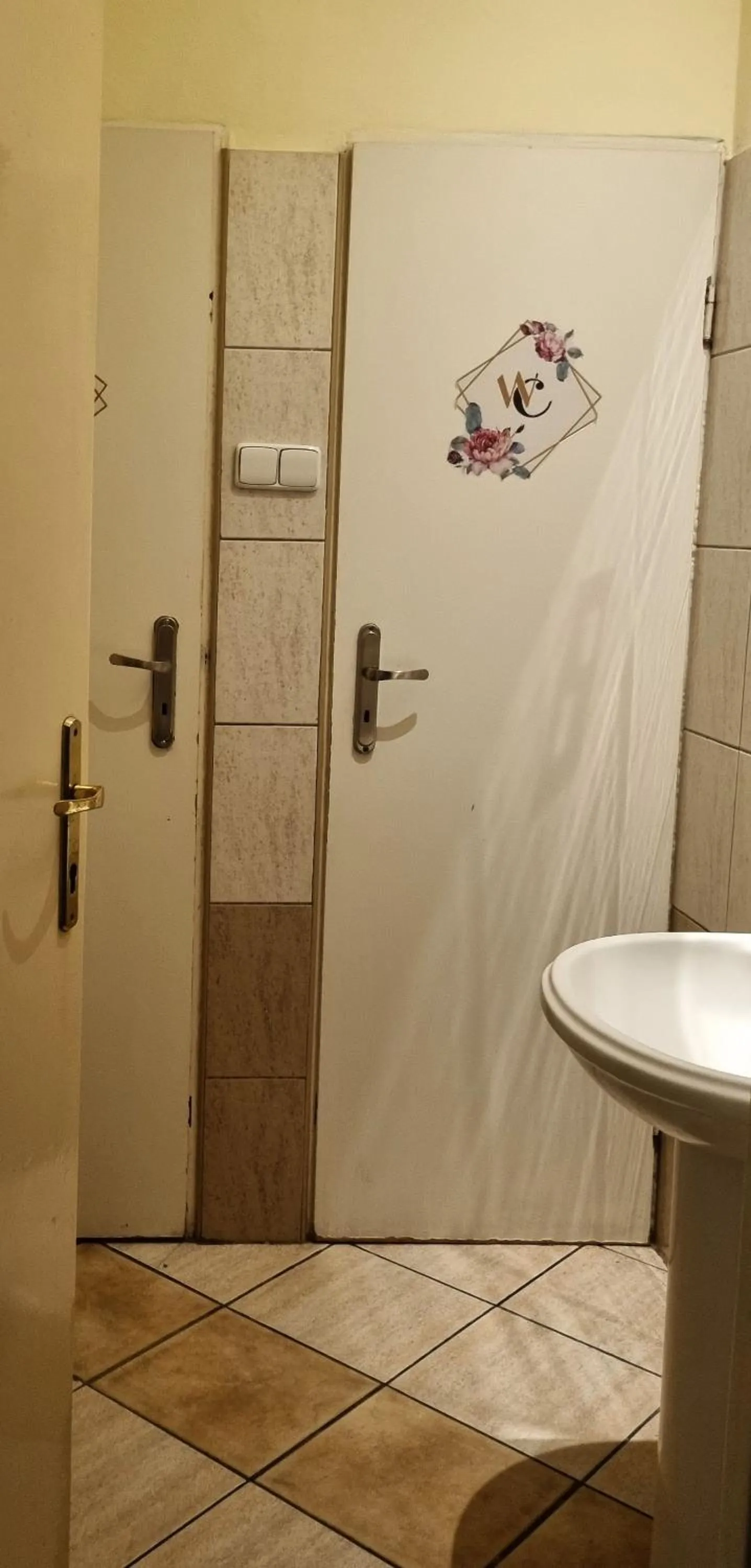 Toilet in Green Cat Rooms