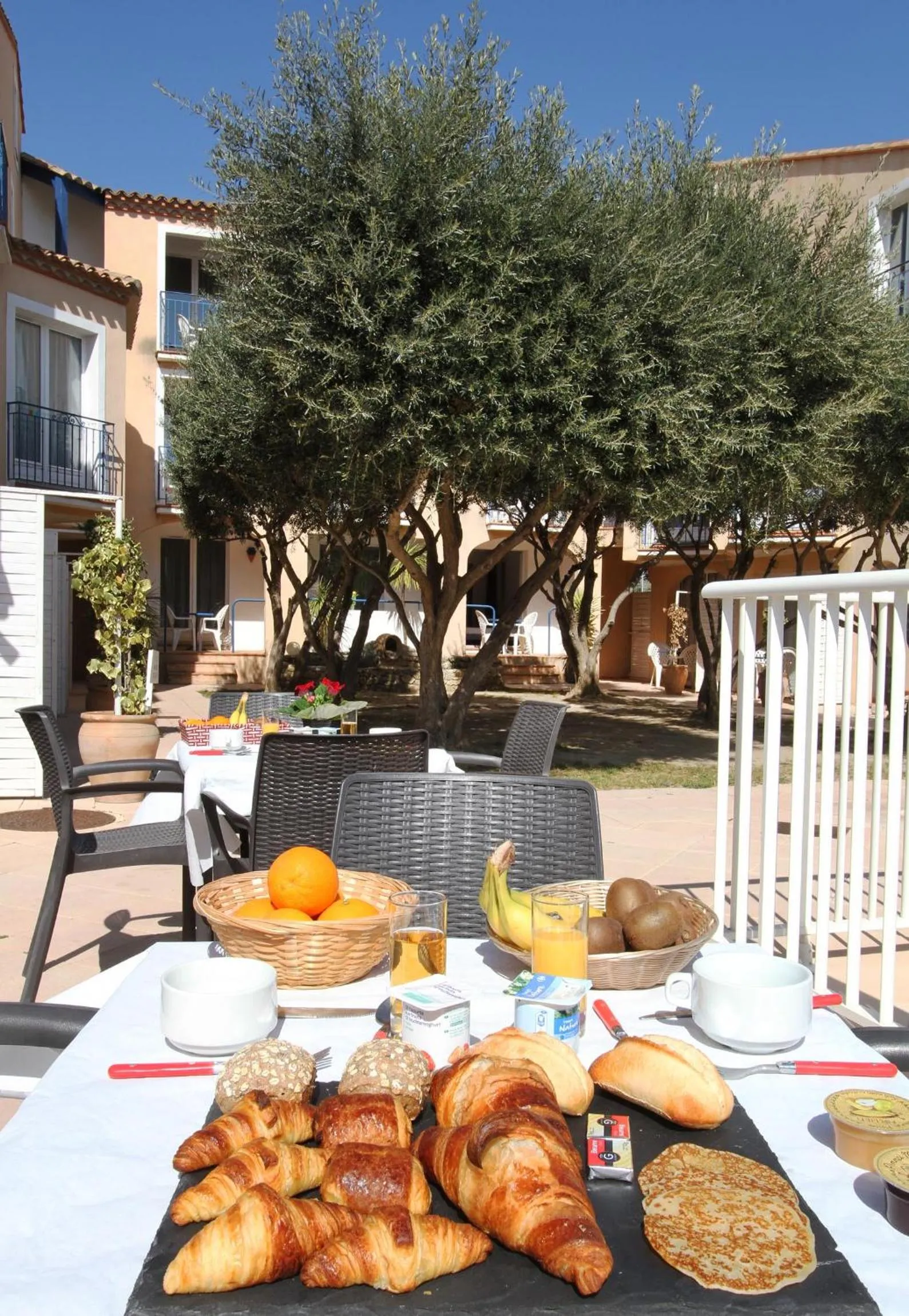 Inner courtyard view in Hôtel Le Leukos