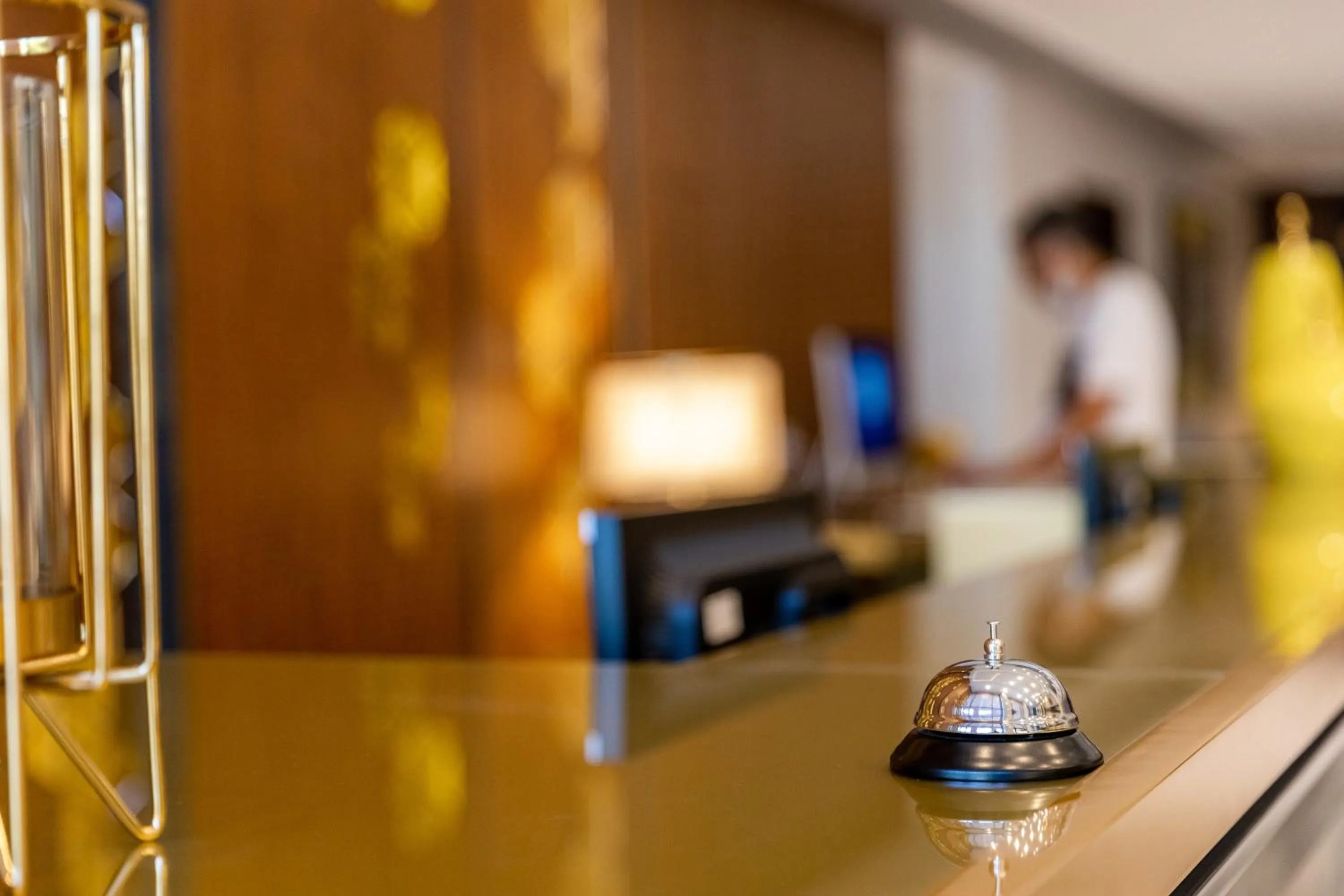 Communal lounge/ TV room in Nour Plazza Hotel