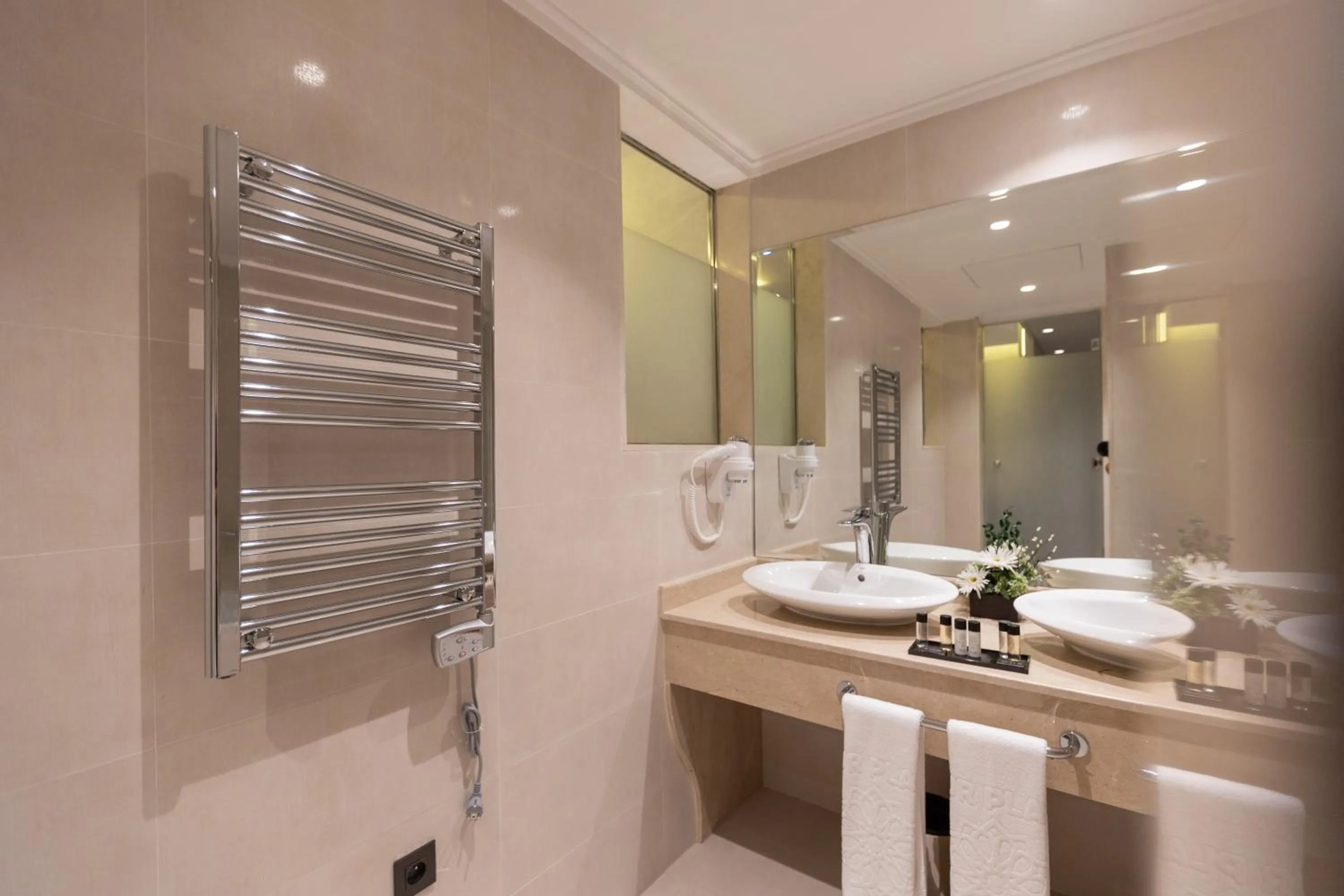 Bathroom in Nour Plazza Hotel