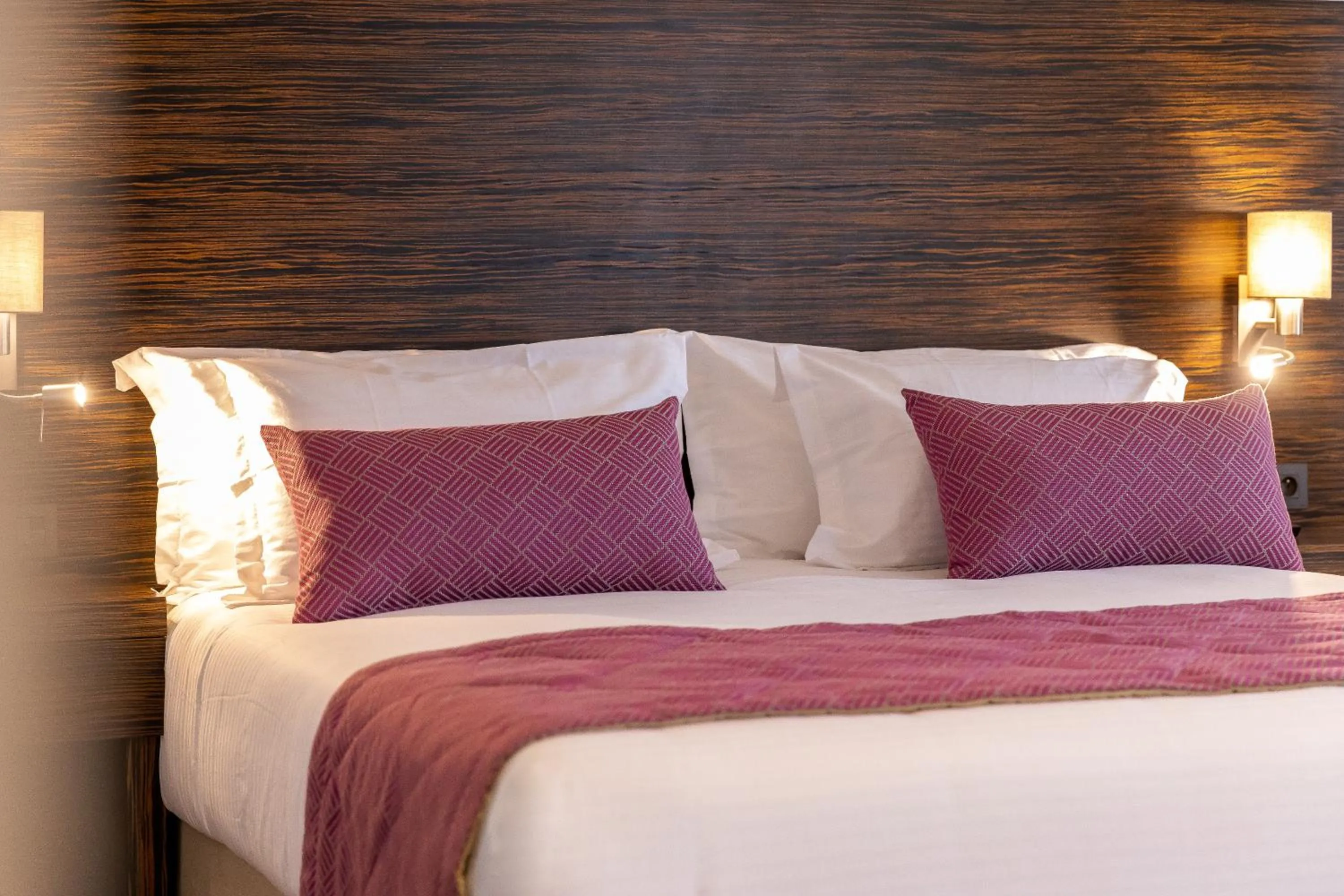 Bed in Nour Plazza Hotel