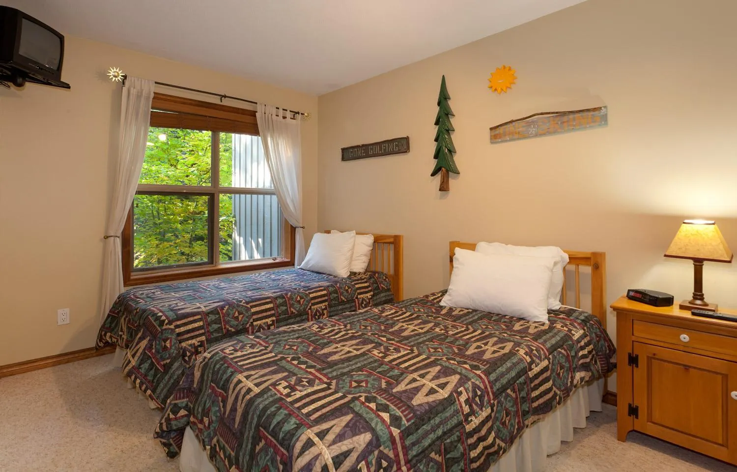 Bedroom, Bed in Blackcomb Greens by Whistler Premier