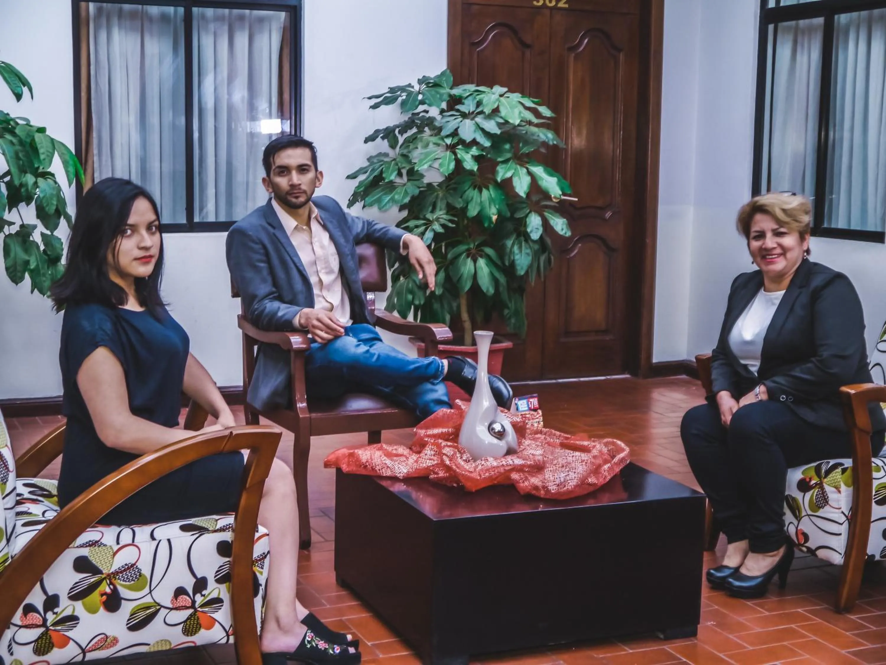 People in Hotel 4 Mundos