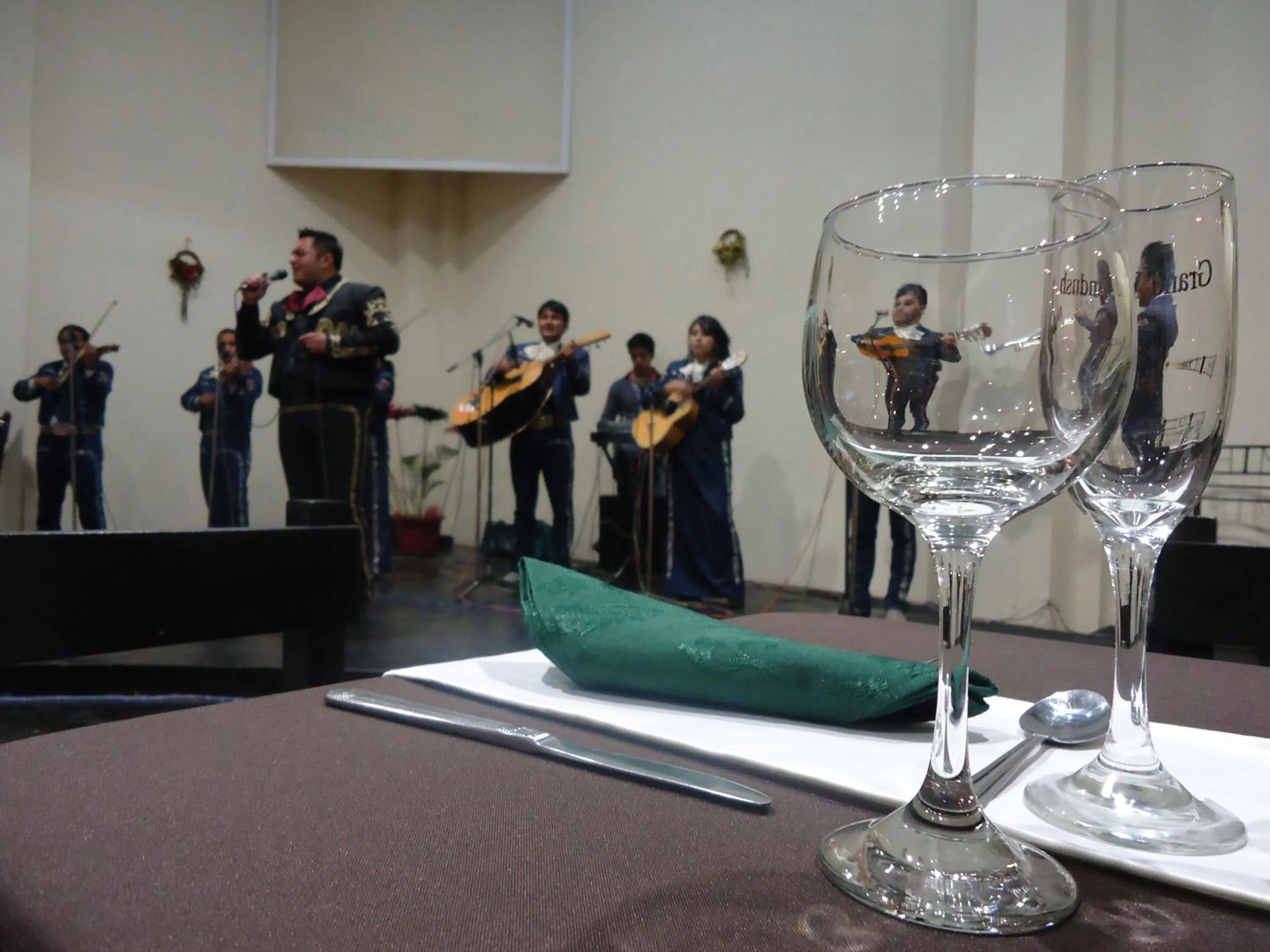 Karaoke in Hotel 4 Mundos