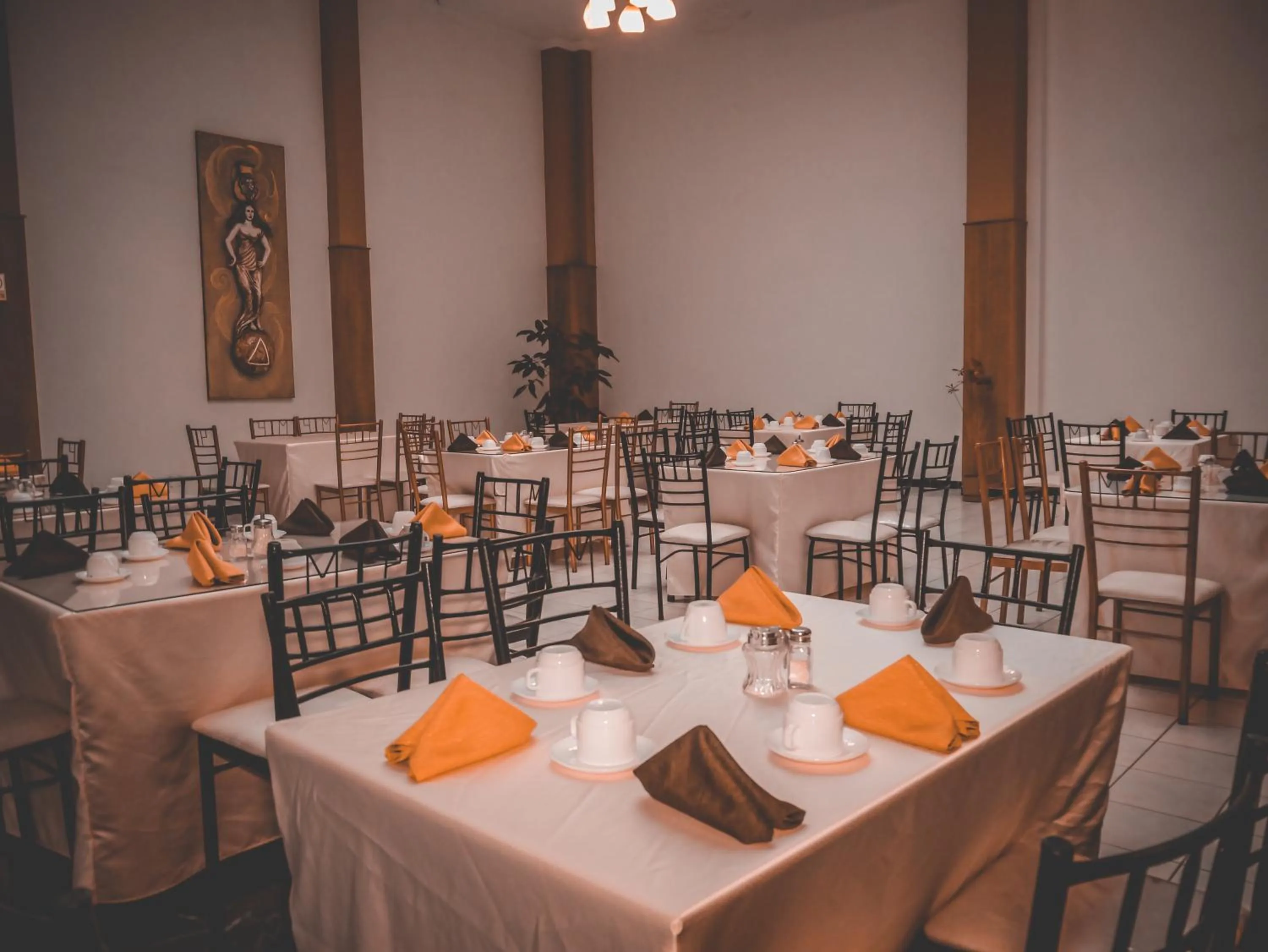 Restaurant/places to eat in Hotel 4 Mundos