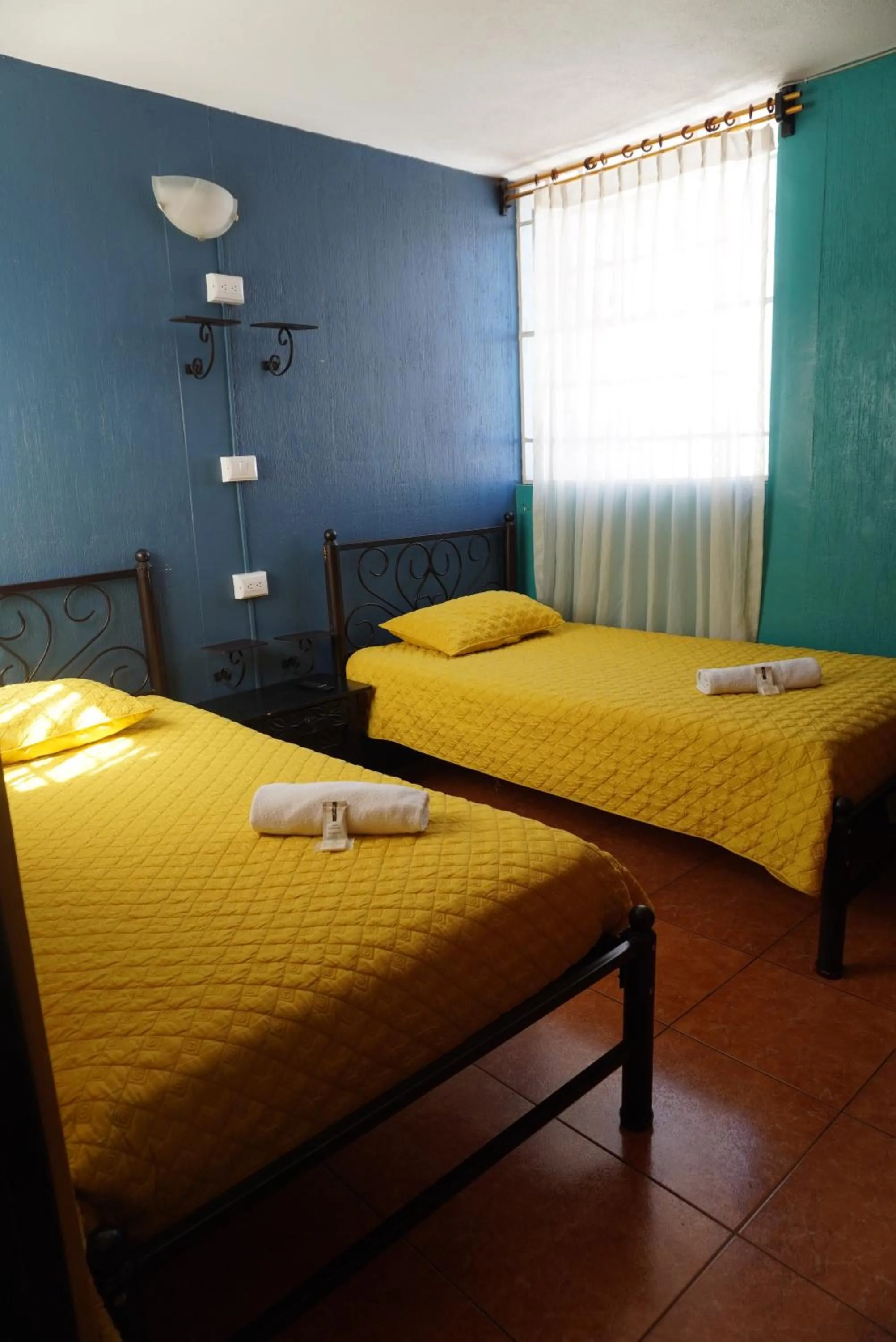 Double Room with Shared Bathroom - single occupancy in Hostal Guatefriends