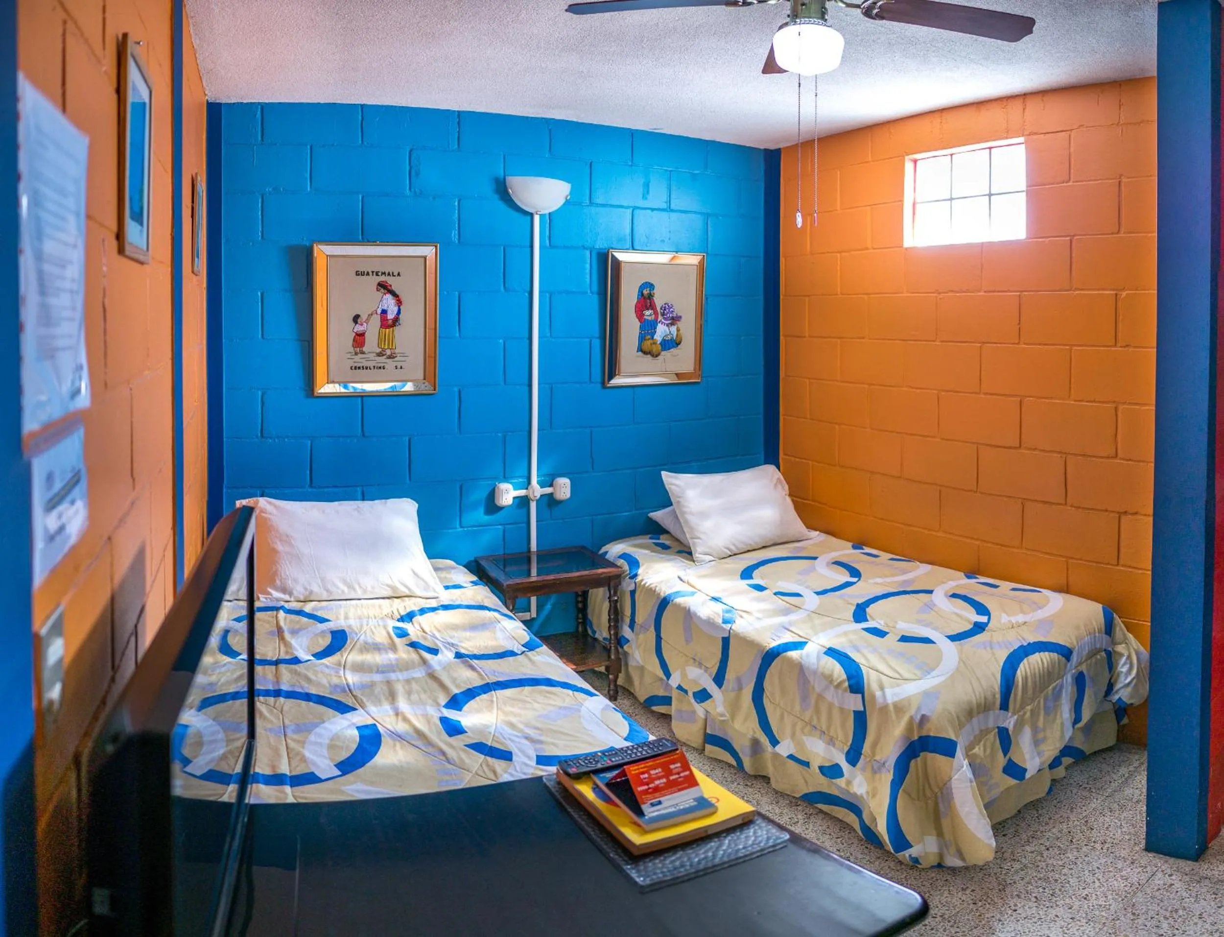 Twin Room with Private Bathroom - single occupancy in Hostal Guatefriends