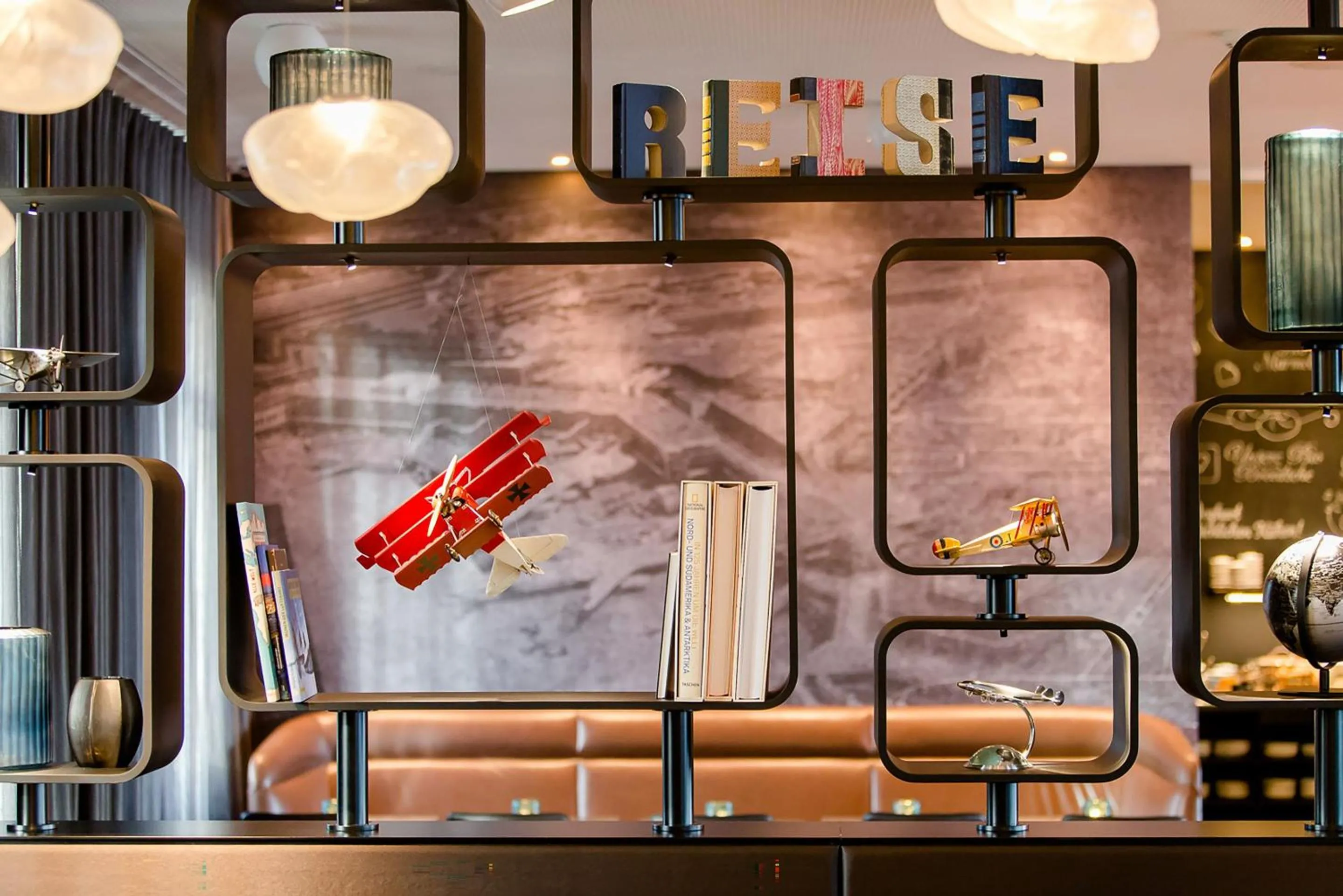 Lounge or bar in Motel One Frankfurt Airport