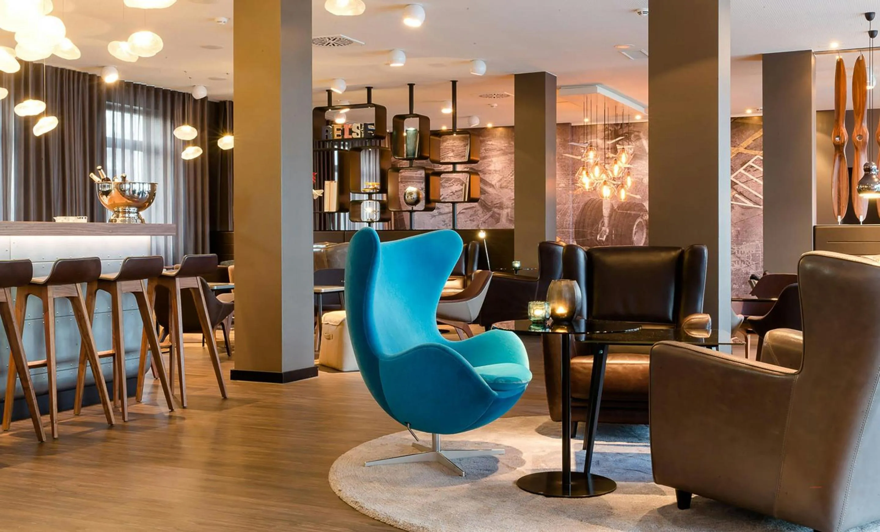 Lounge or bar in Motel One Frankfurt Airport