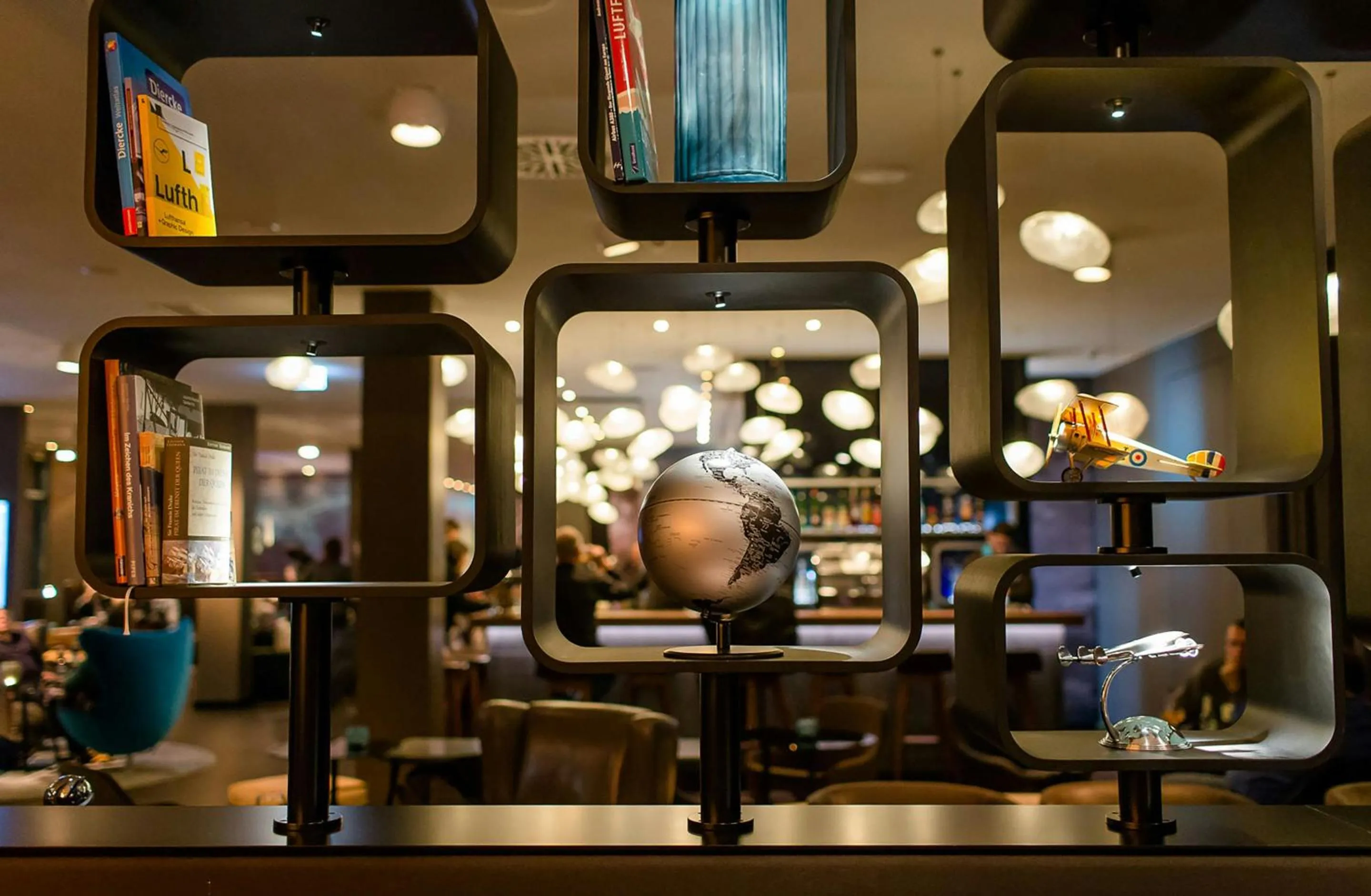 Lounge or bar in Motel One Frankfurt Airport