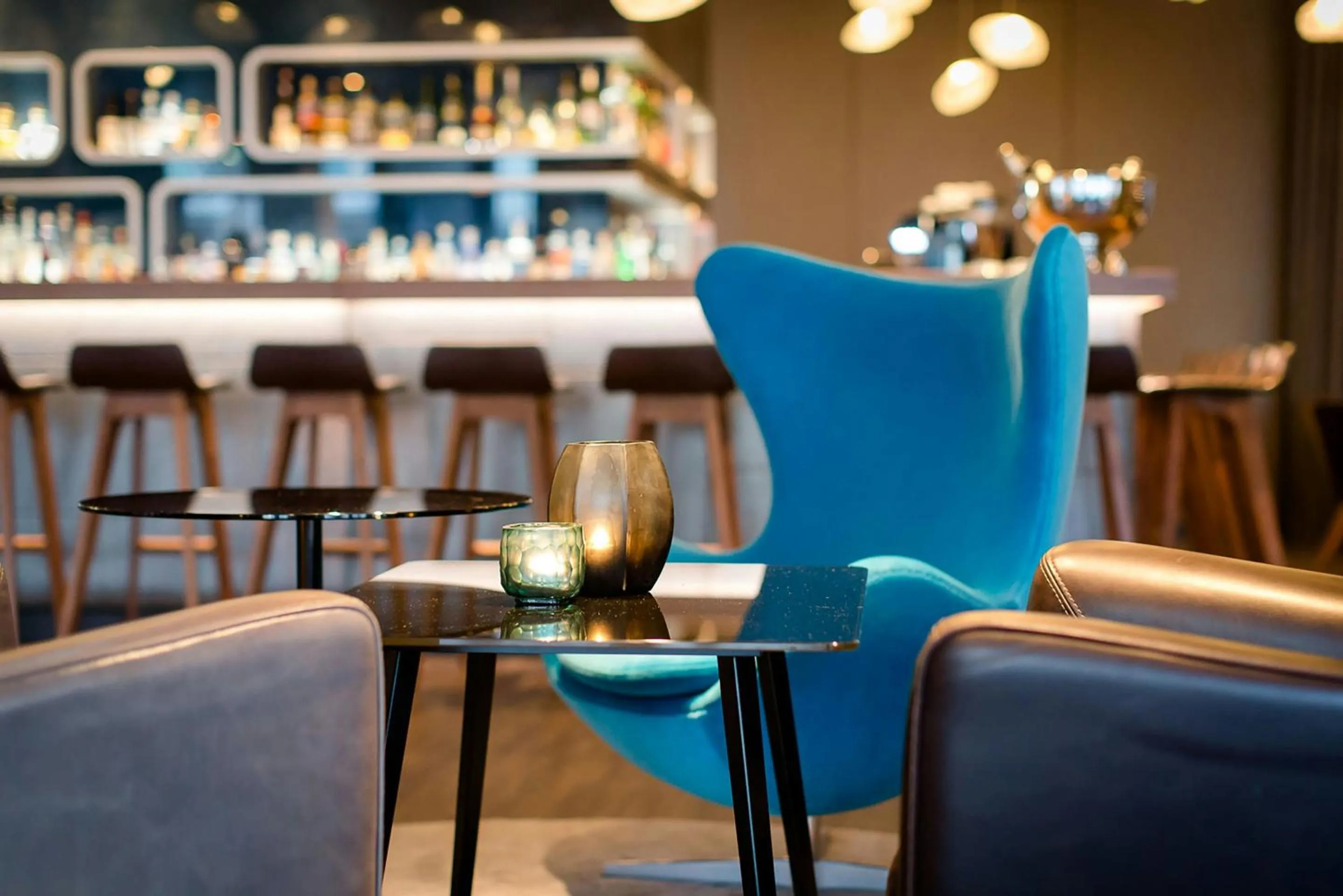 Lounge or bar in Motel One Frankfurt Airport