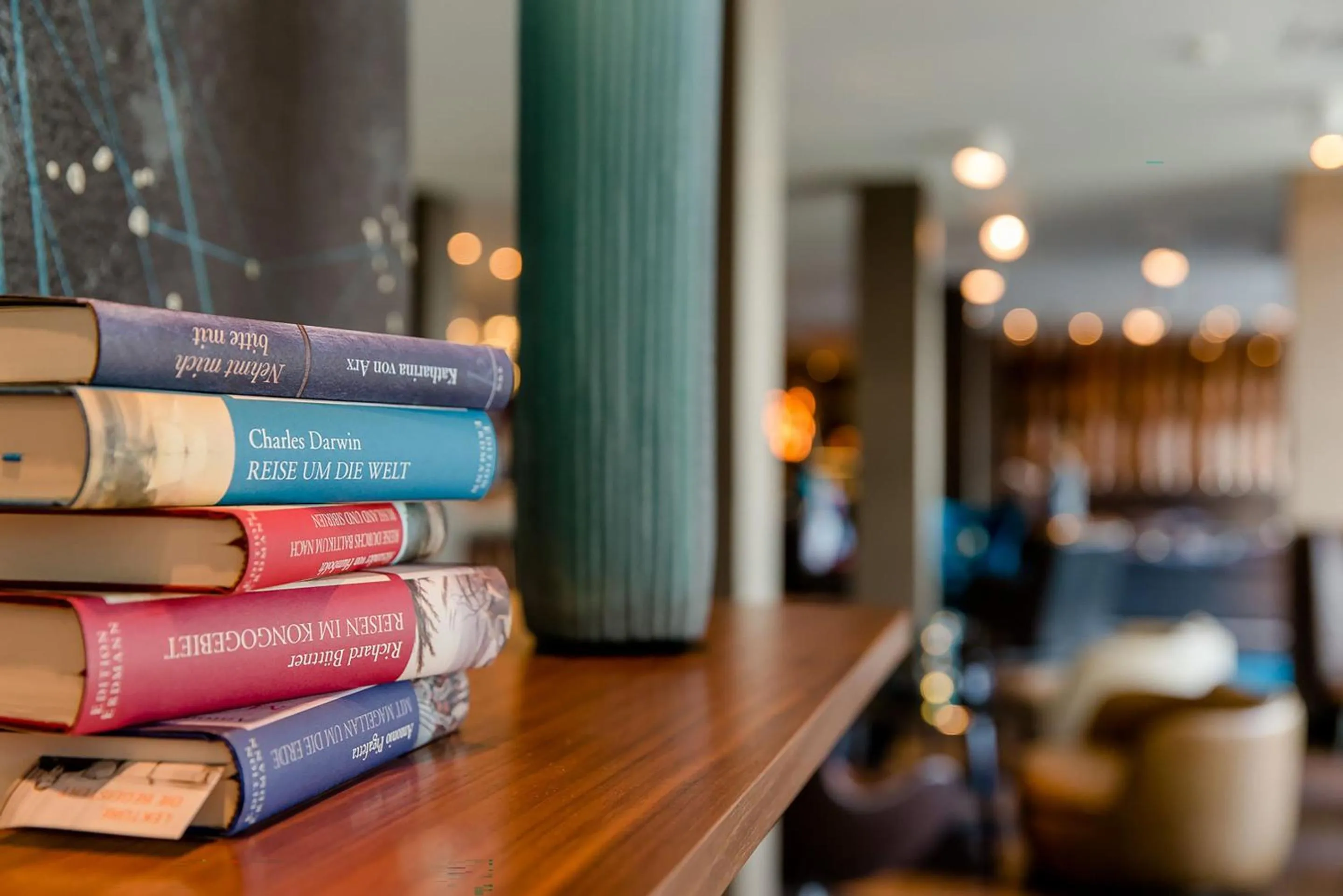 Lounge or bar in Motel One Frankfurt Airport