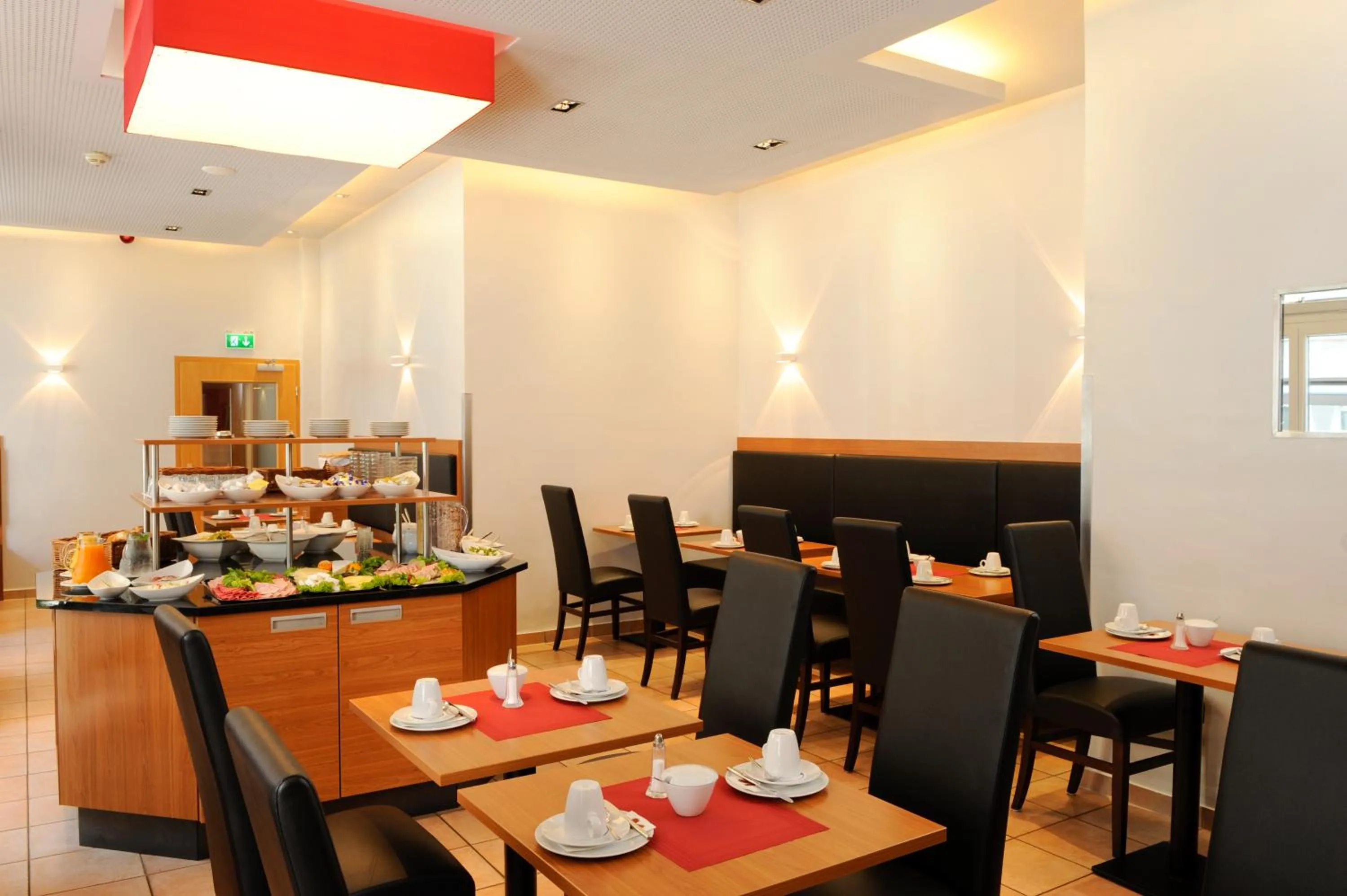 Restaurant/places to eat in Hotel Isartor