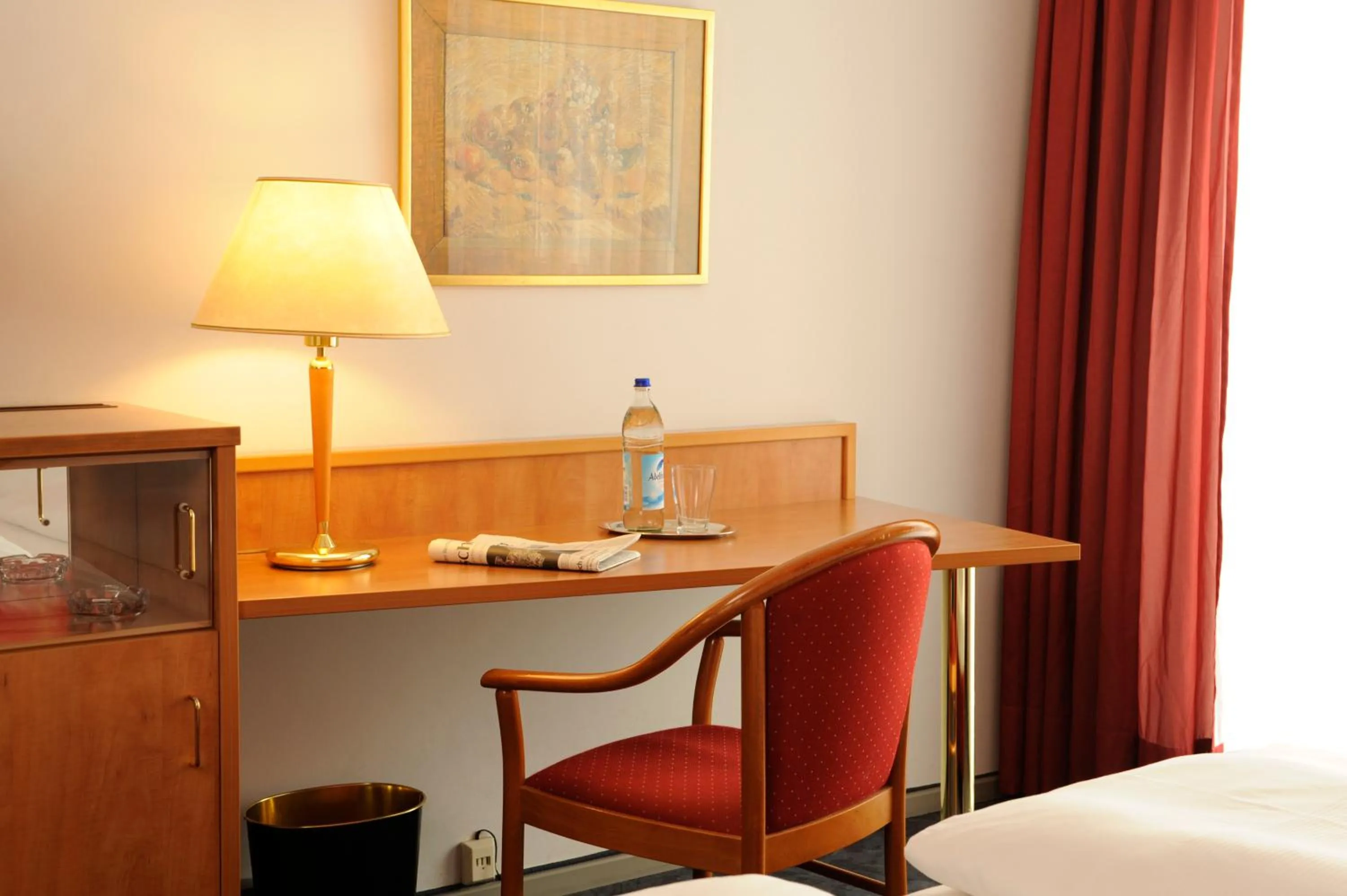 Seating area, Bed in Hotel Isartor