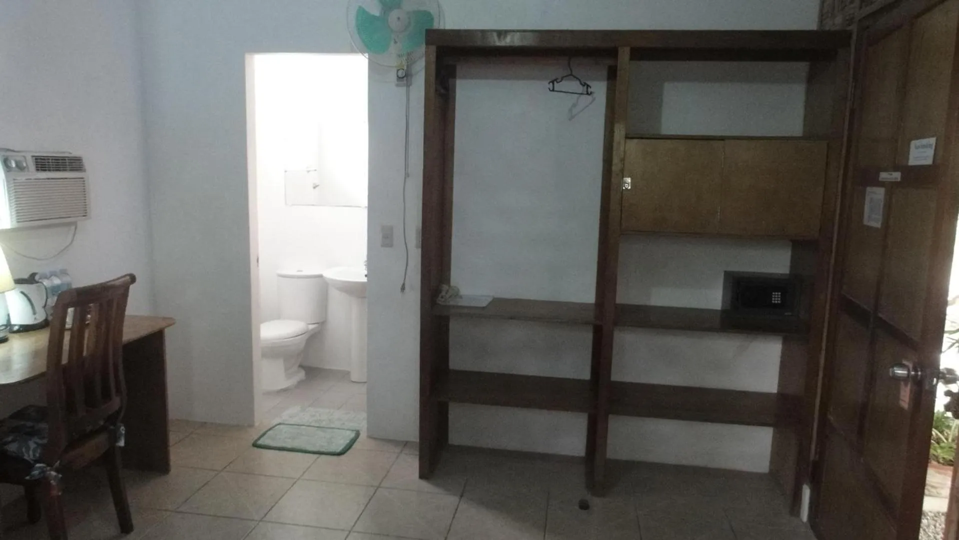 Bathroom in Sea Turtle House Moalboal