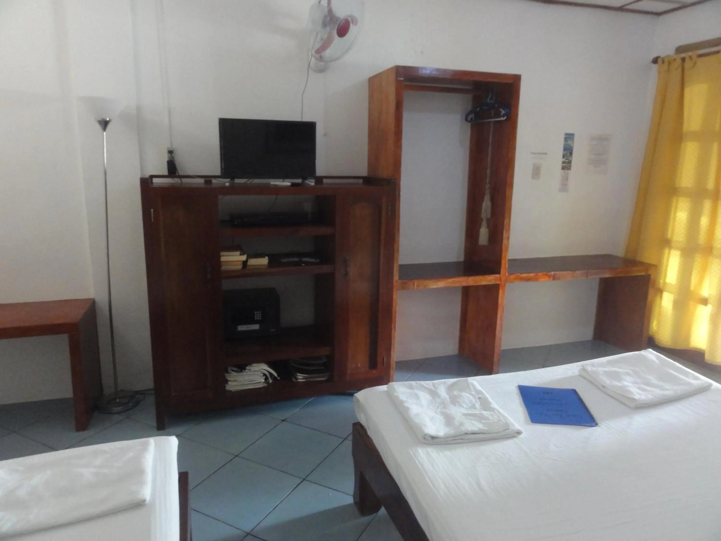 Living room, Bed in Sea Turtle House Moalboal