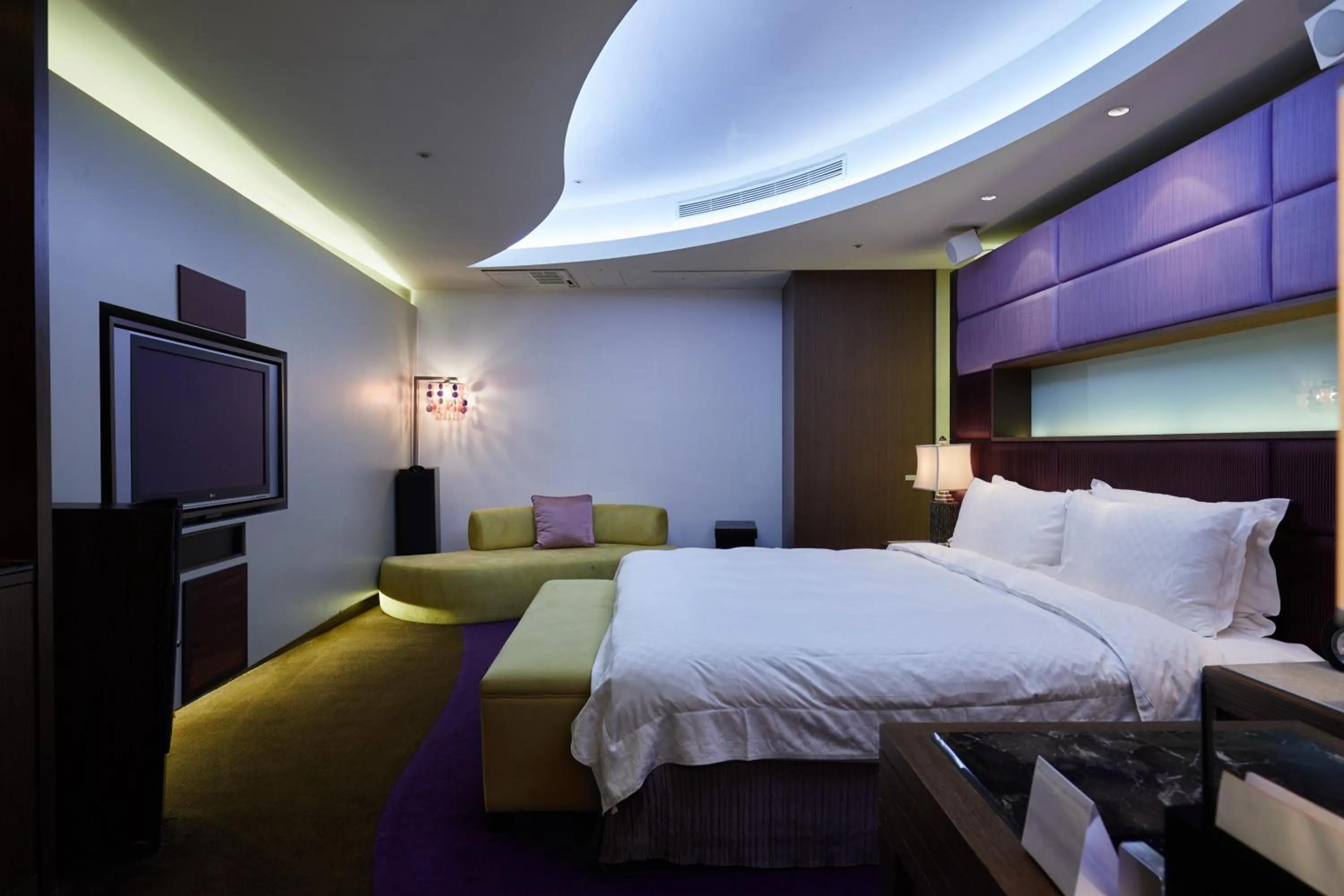 Photo of the whole room, Bed in Tango Motel