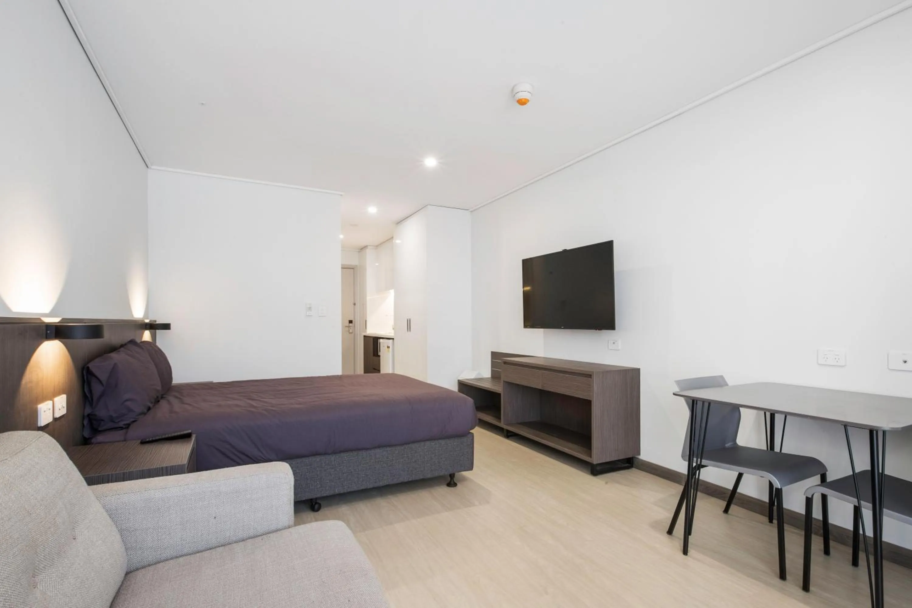 Bed in Velocity Motel & Bistro-WA