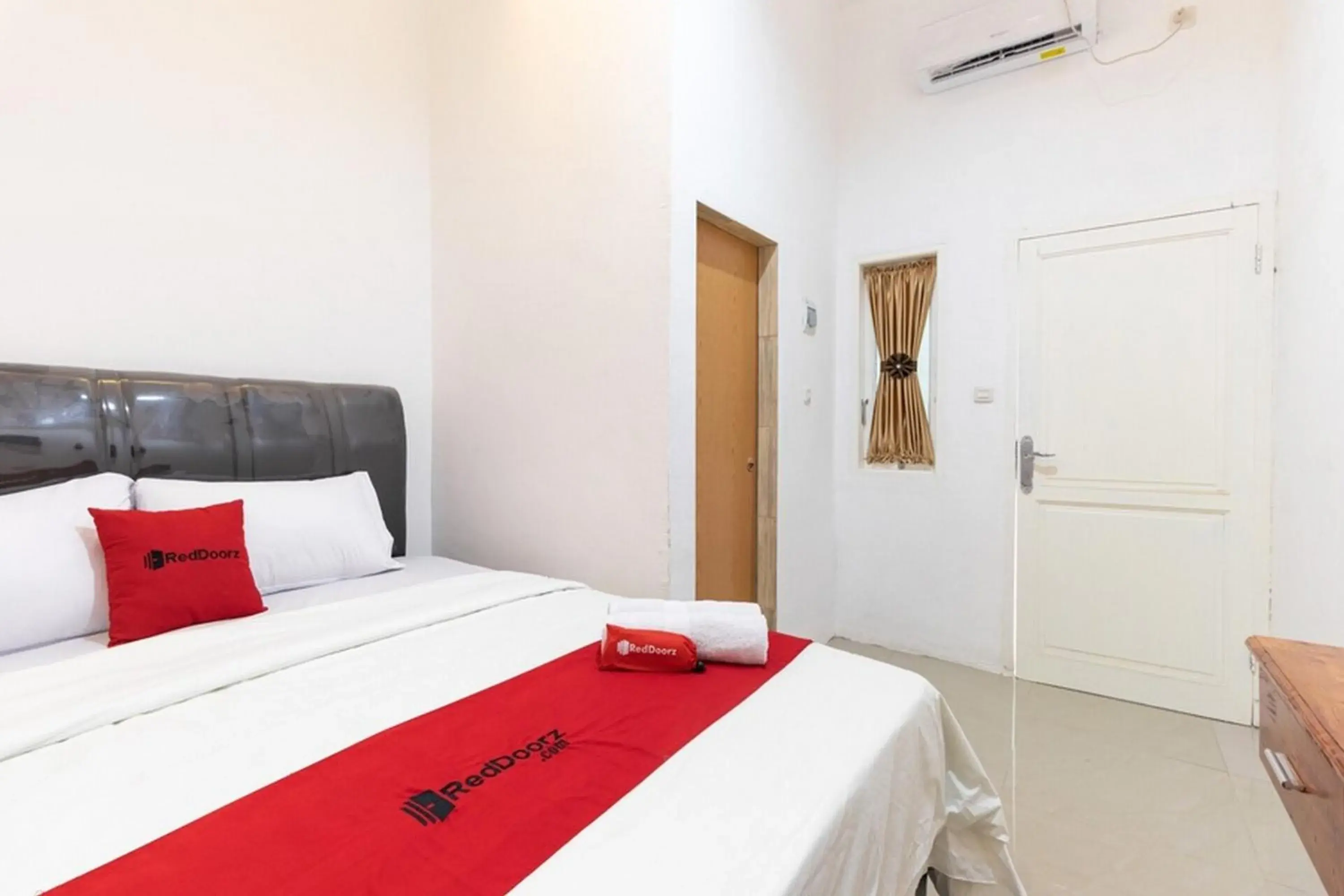 Bed in Reddoorz @ Medan Johor Bed in Reddoorz @ Medan Johor