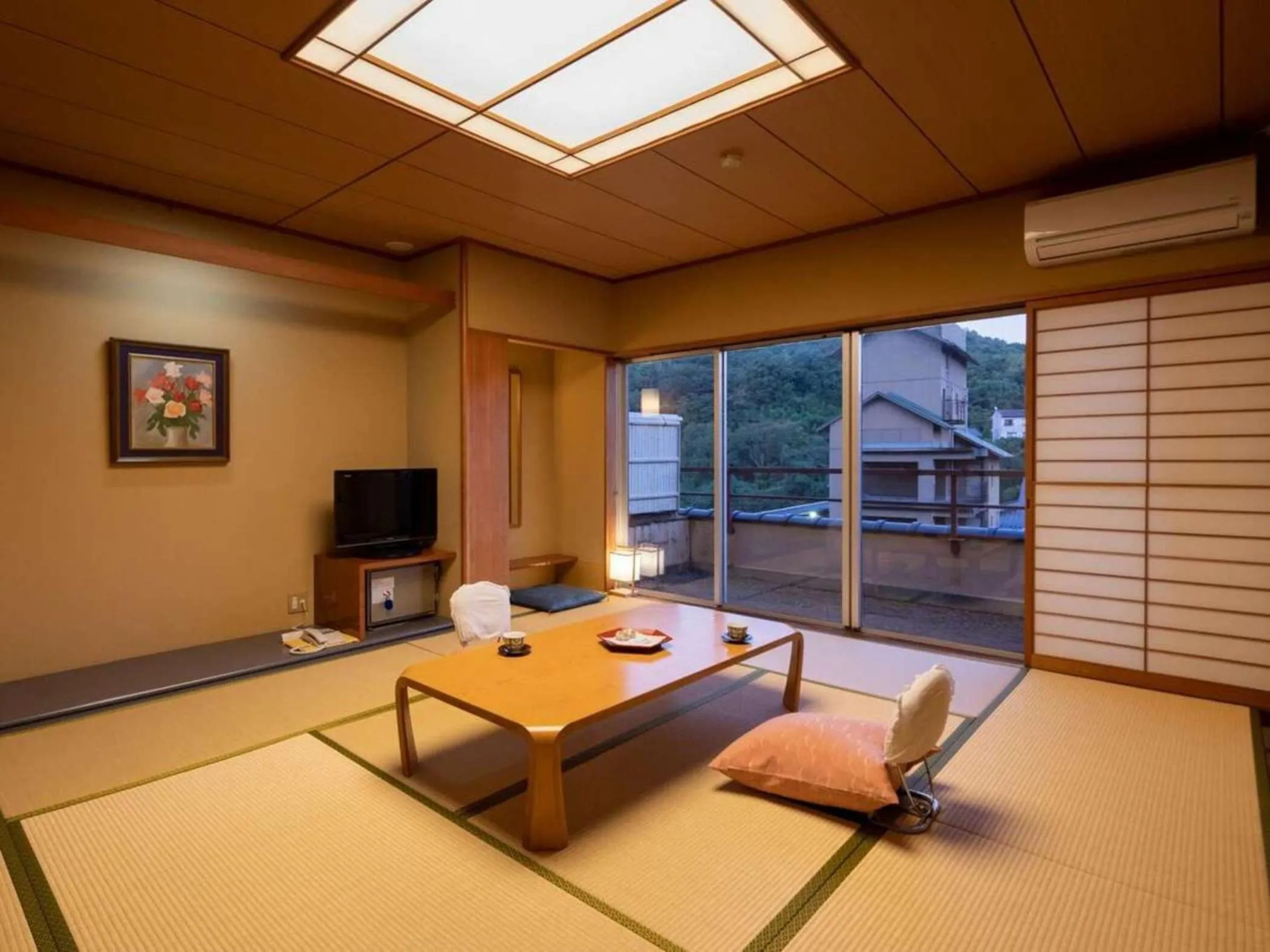 Photo of the whole room in RYOKAN OQOQ-Tamai Bekkan