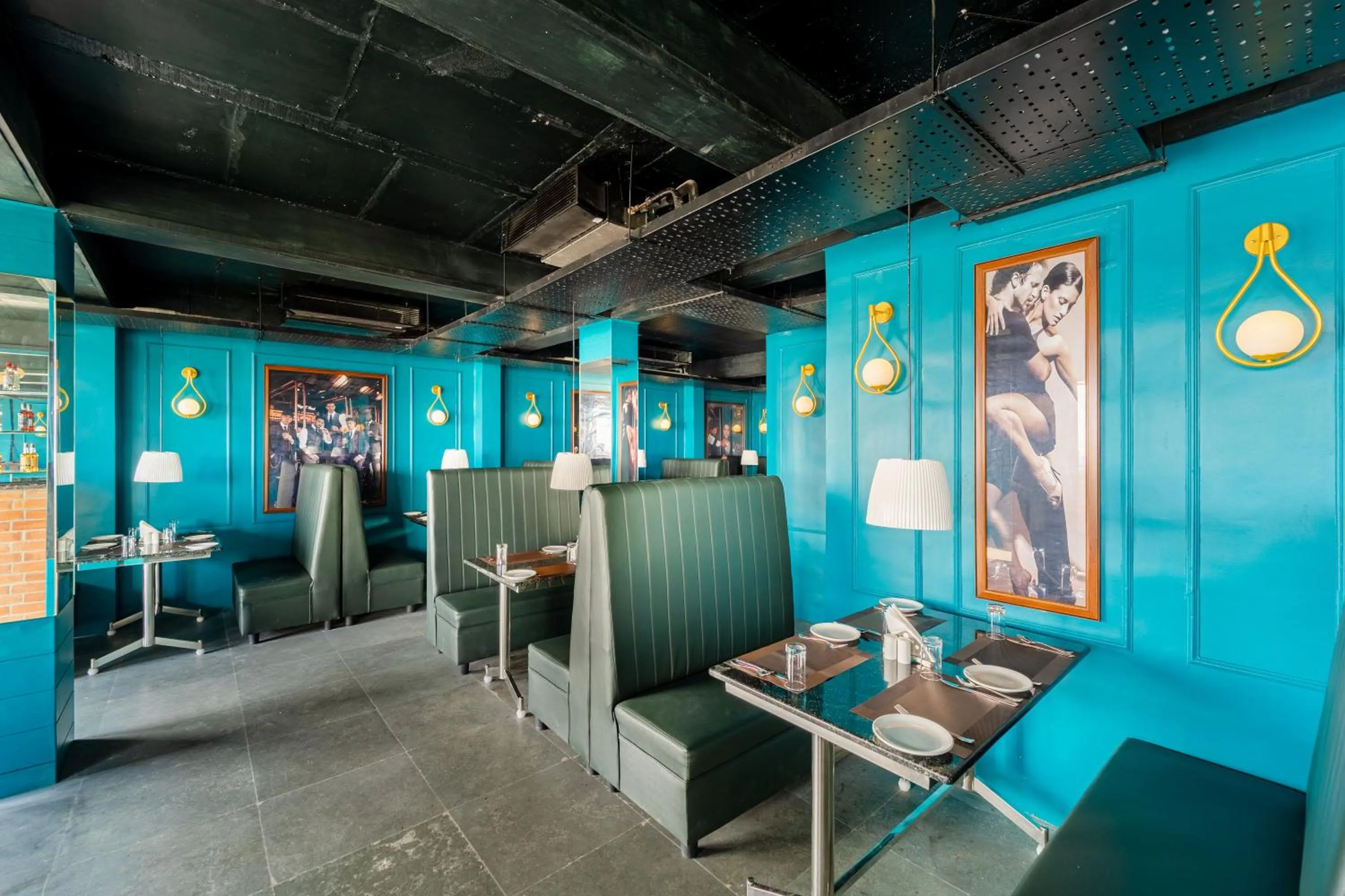 Lounge or bar in Rolling space