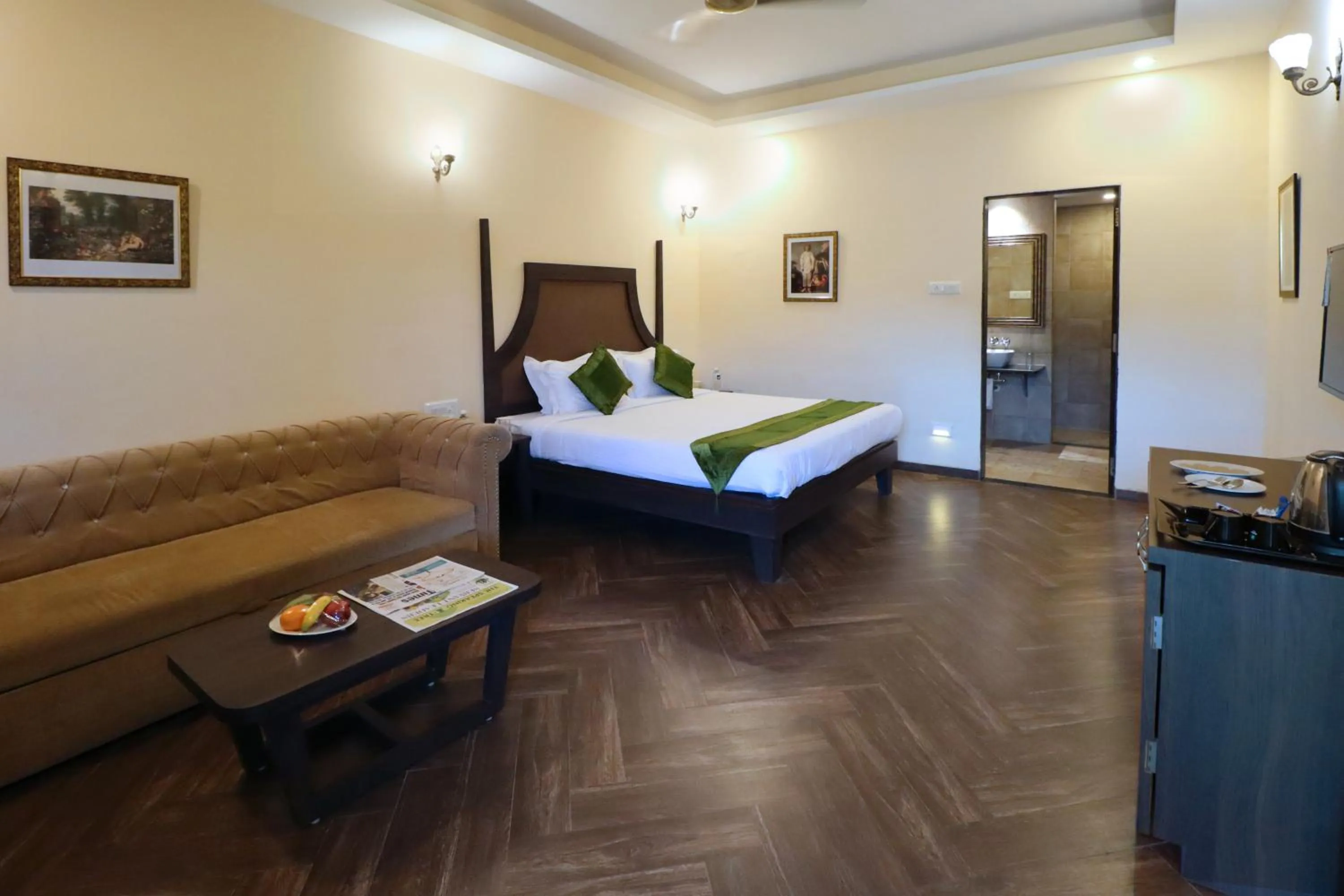 Photo of the whole room, Bed in Rahi Forest View