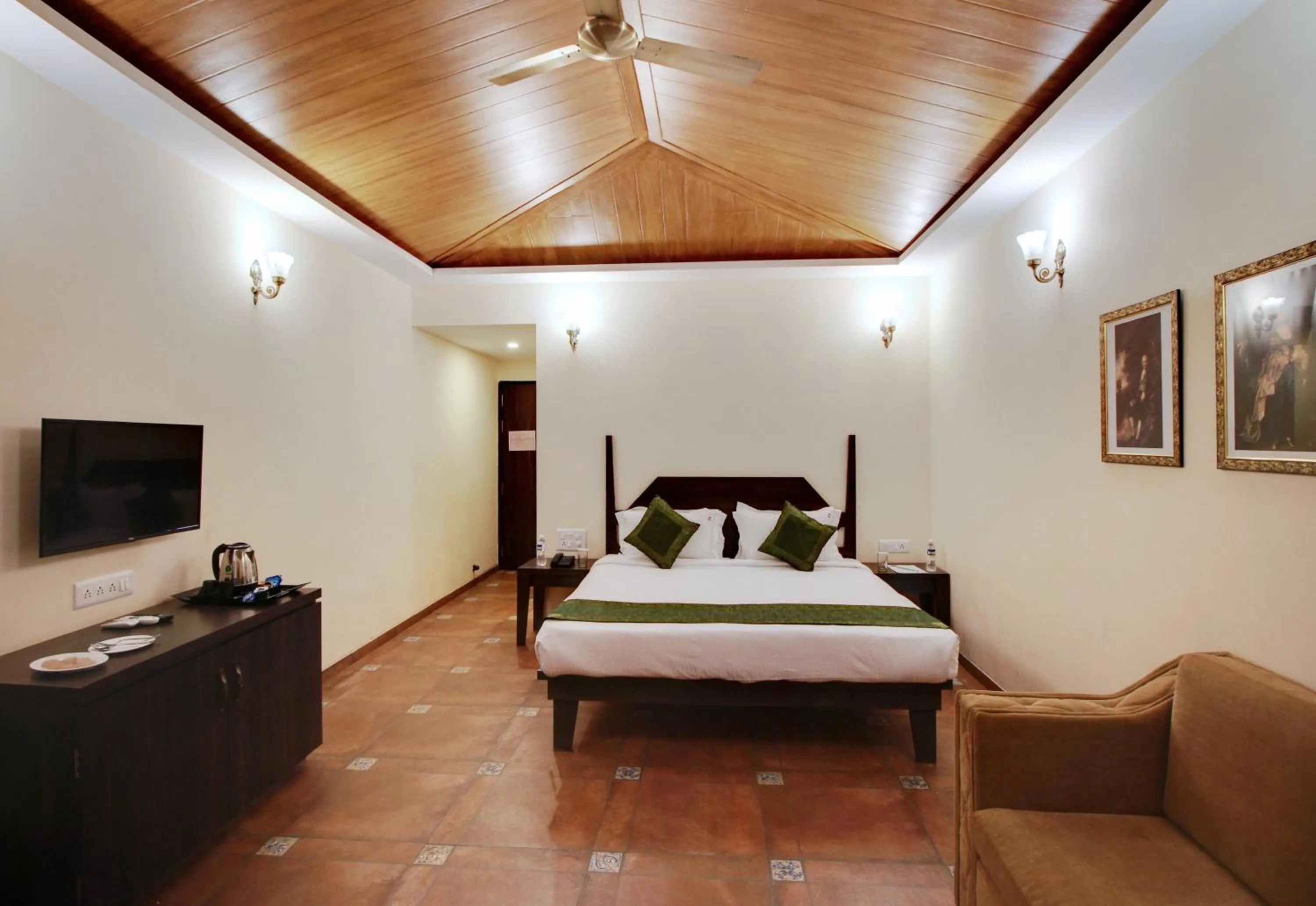 Photo of the whole room, Bed in Rahi Forest View