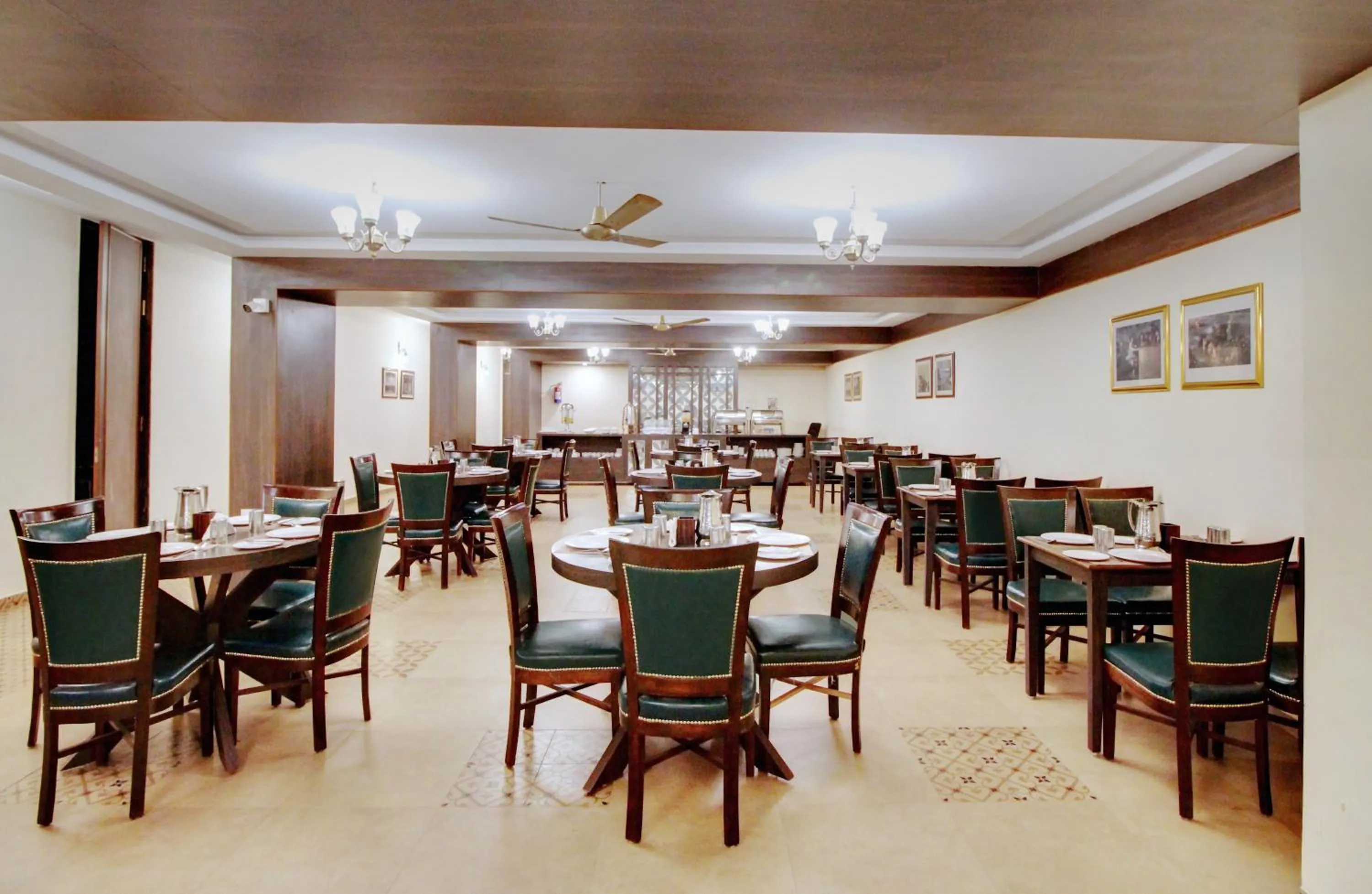 Restaurant/places to eat in Rahi Forest View