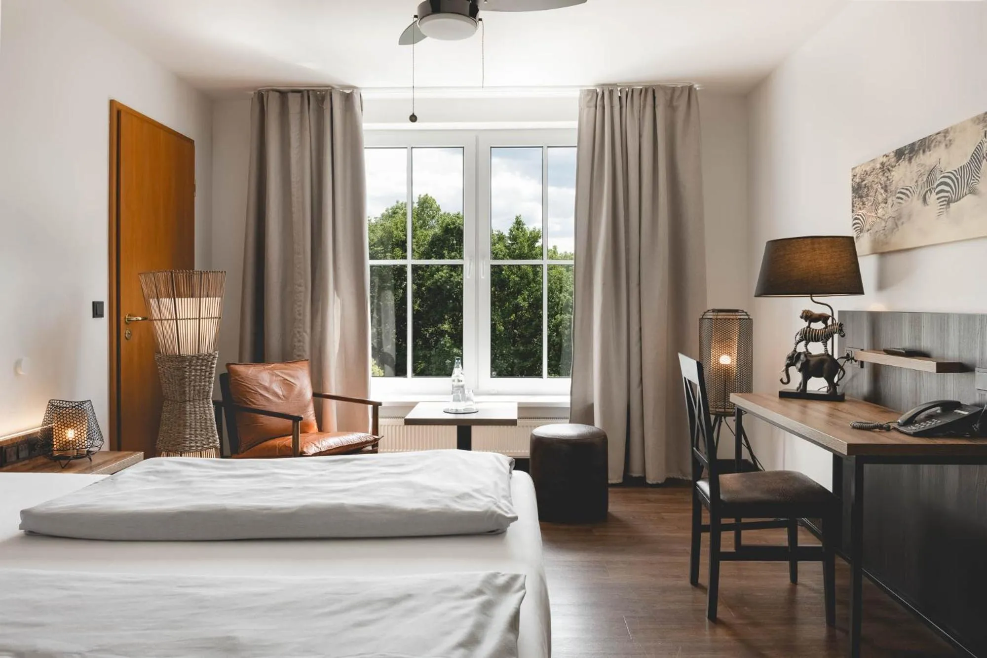 Photo of the whole room, Bed in Sunderland Hotel