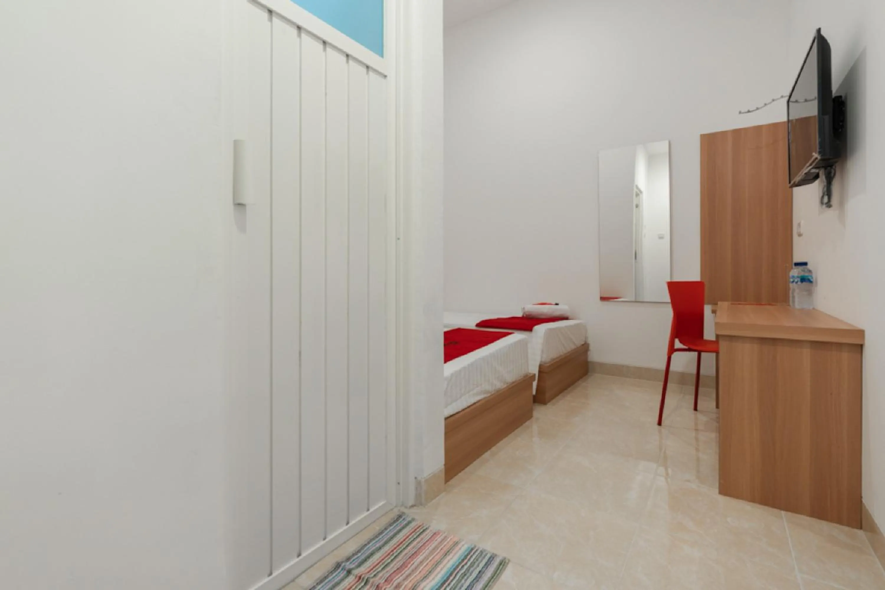 Bedroom, Bed in RedDoorz @ Graha Cemerlang Maros