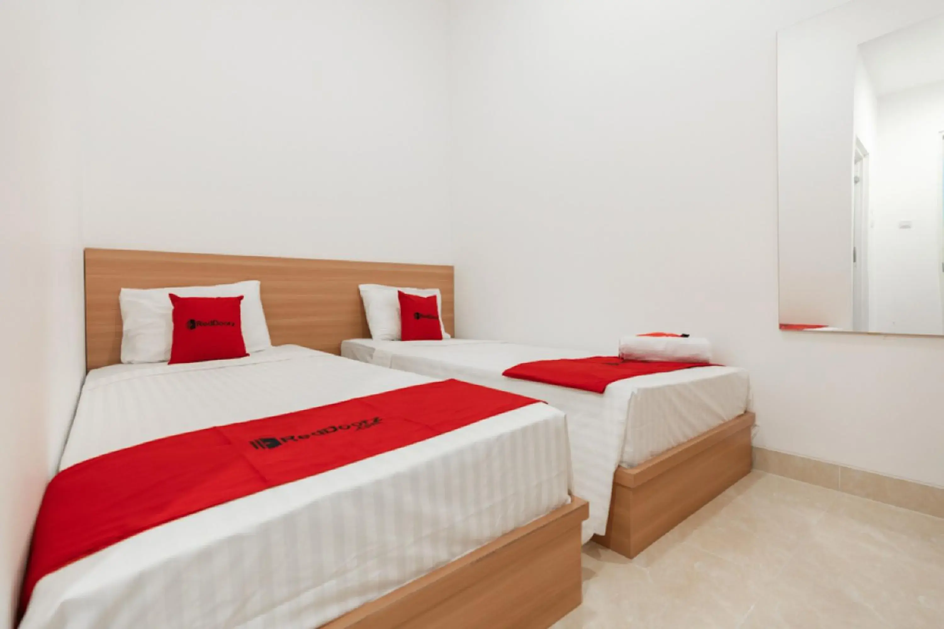 Bedroom, Bed in RedDoorz @ Graha Cemerlang Maros Bedroom, Bed in RedDoorz @ Graha Cemerlang Maros