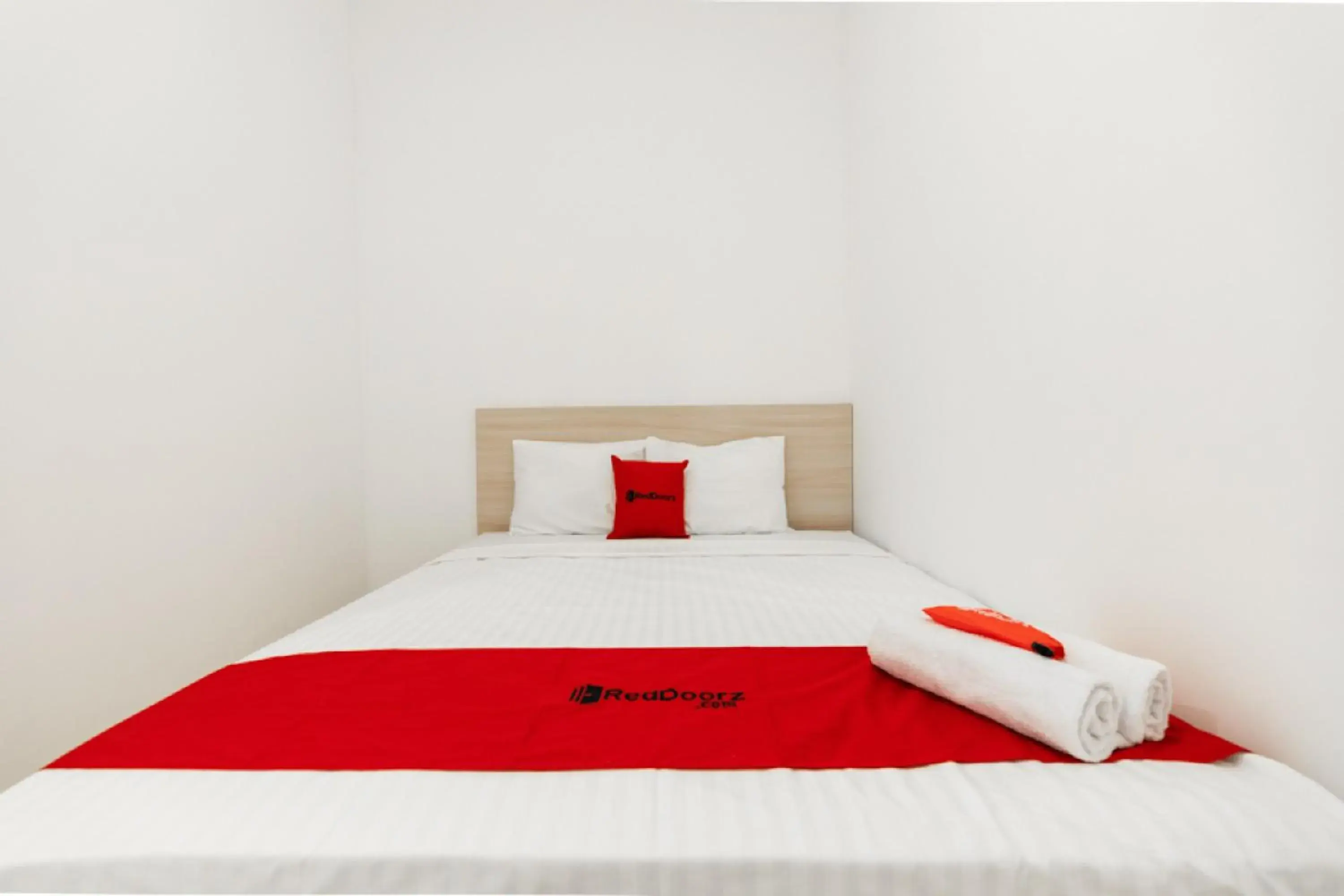 Bedroom, Bed in RedDoorz @ Graha Cemerlang Maros Bedroom, Bed in RedDoorz @ Graha Cemerlang Maros