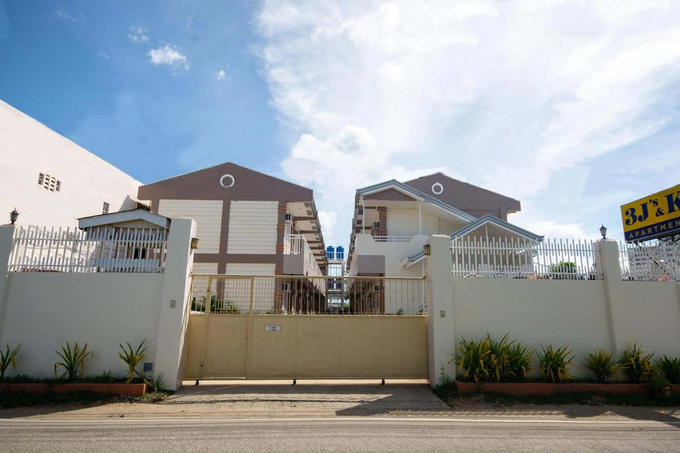 Facade/entrance in 3j's And K Apartment