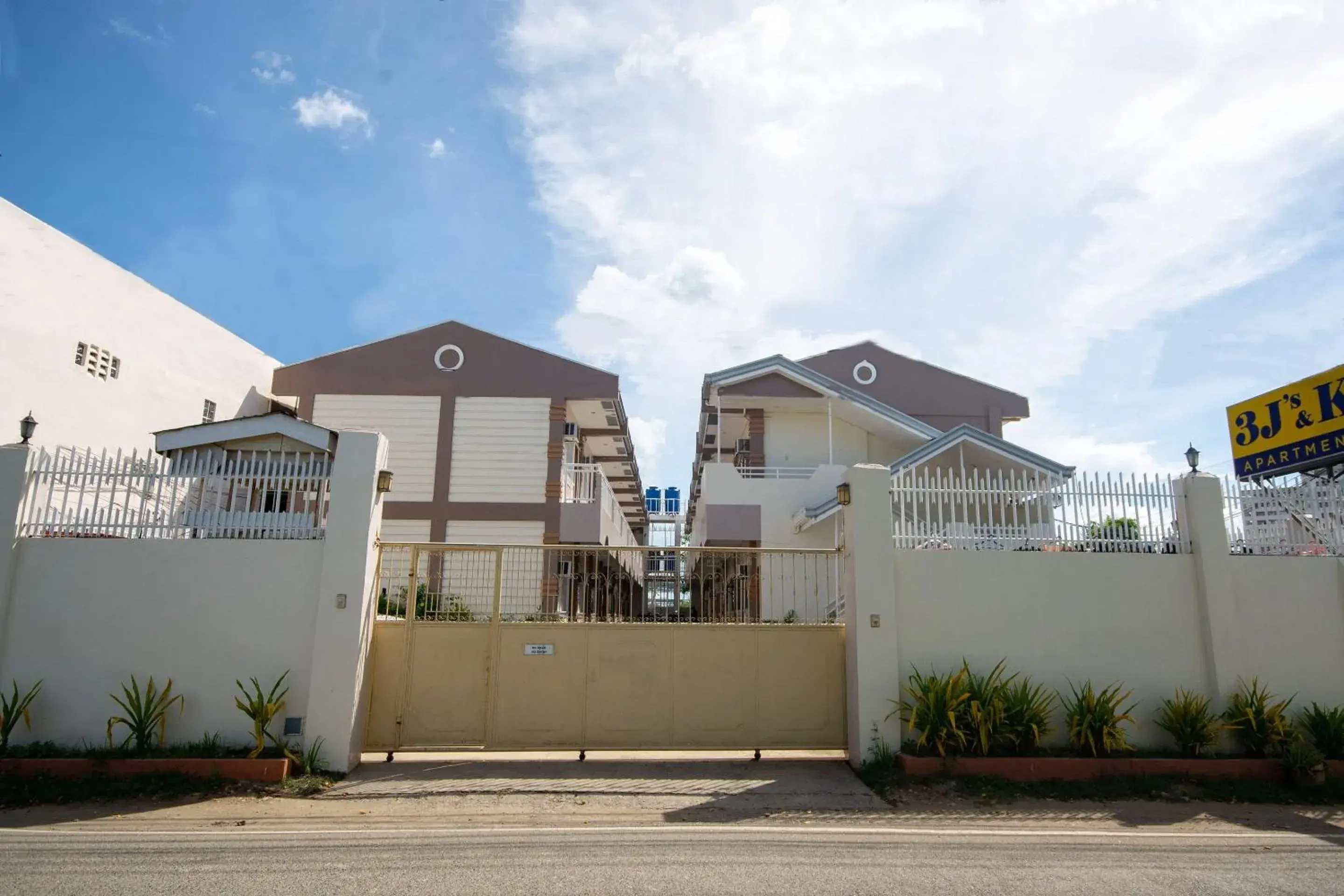 Facade/entrance in 3j's And K Apartment Facade/entrance in 3j's And K Apartment