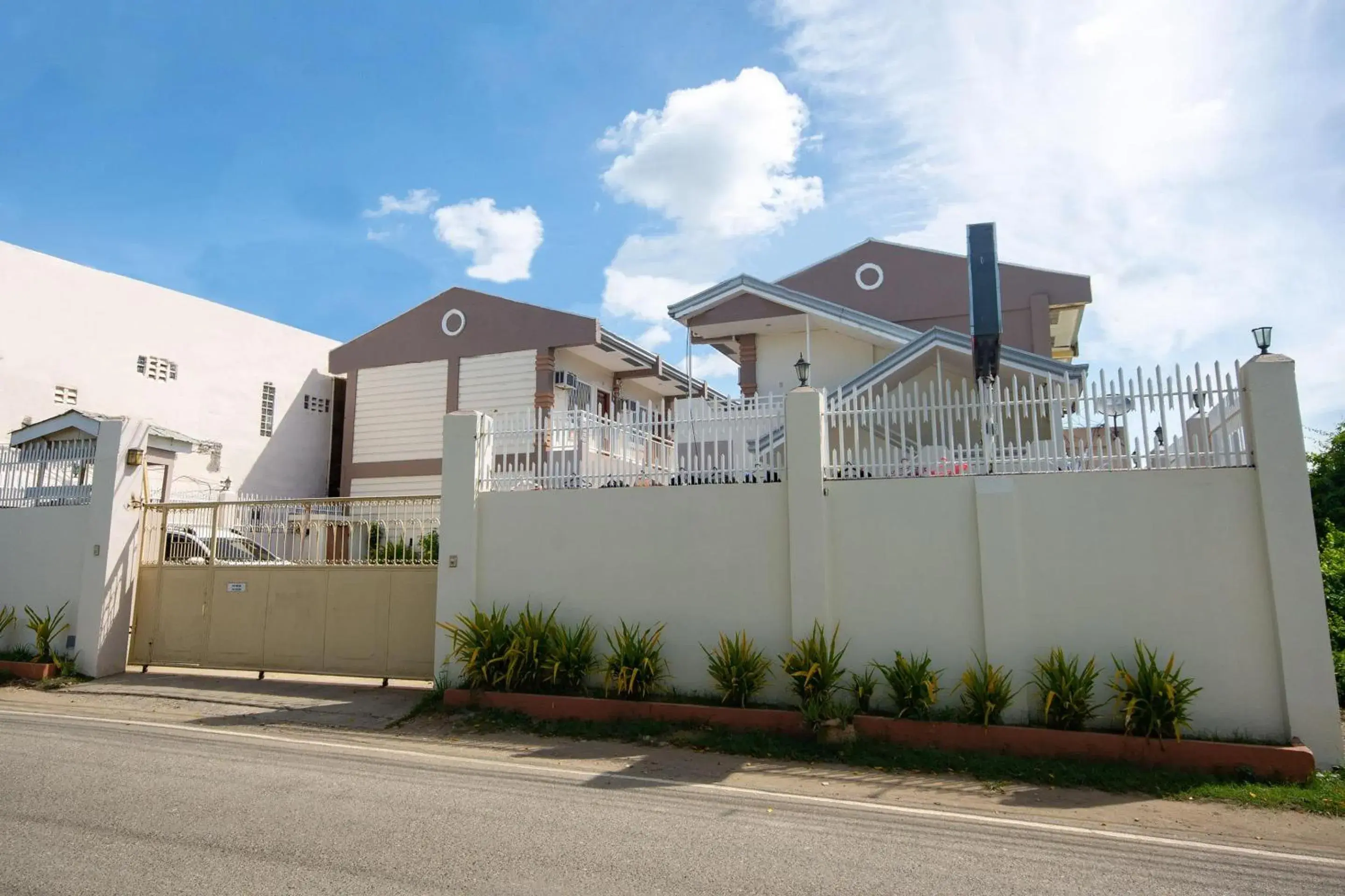 Facade/entrance in 3j's And K Apartment Facade/entrance in 3j's And K Apartment