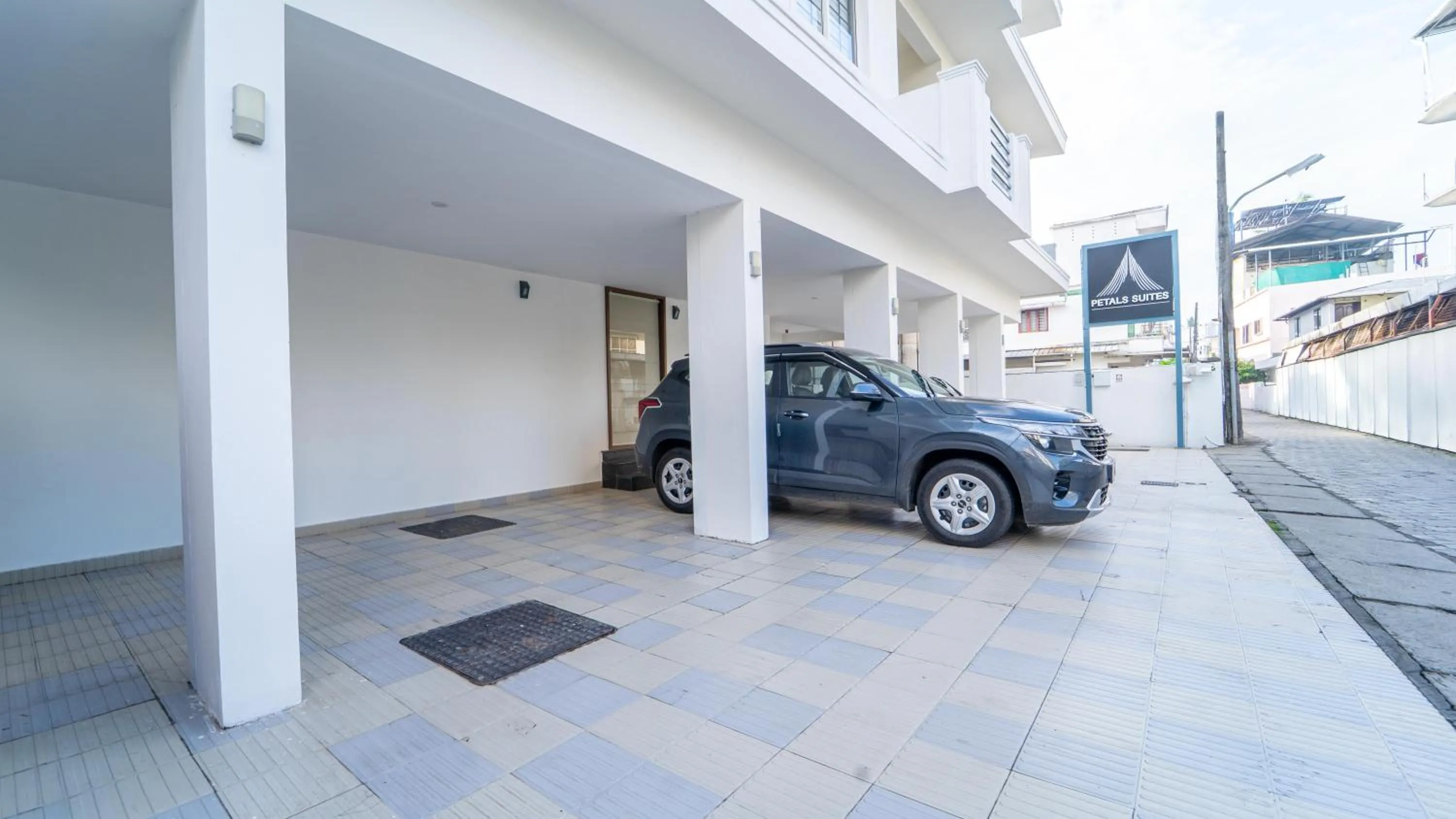 Parking in Treebo Petals Suites