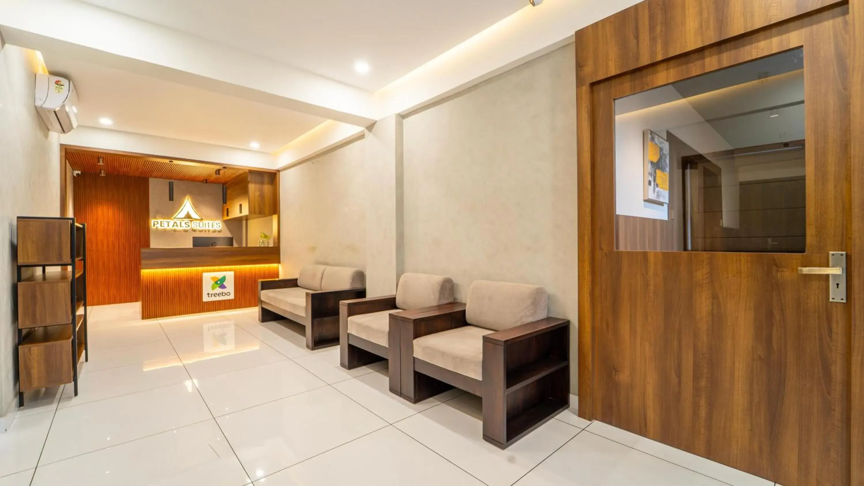 Lobby or reception in Treebo Petals Suites Lobby or reception in Treebo Petals Suites