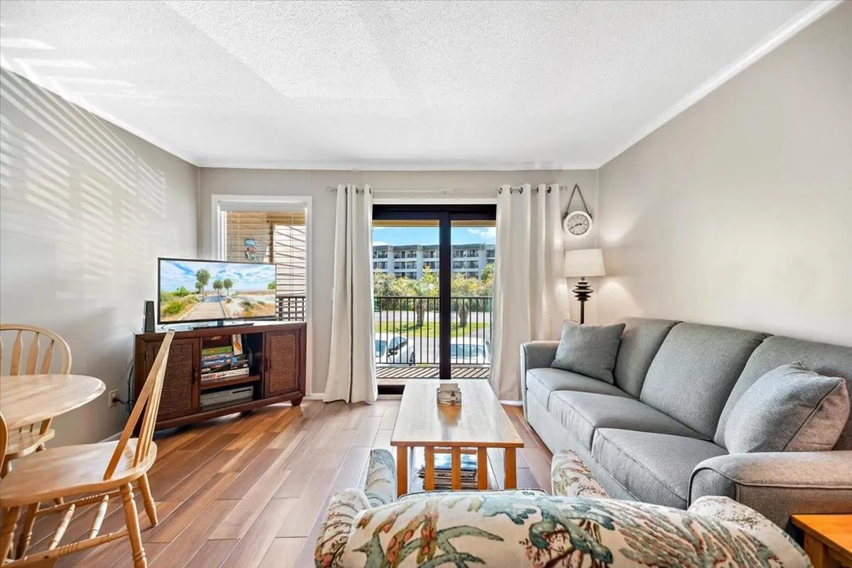 Living room in Hilton Head Beach & Tennis A142
