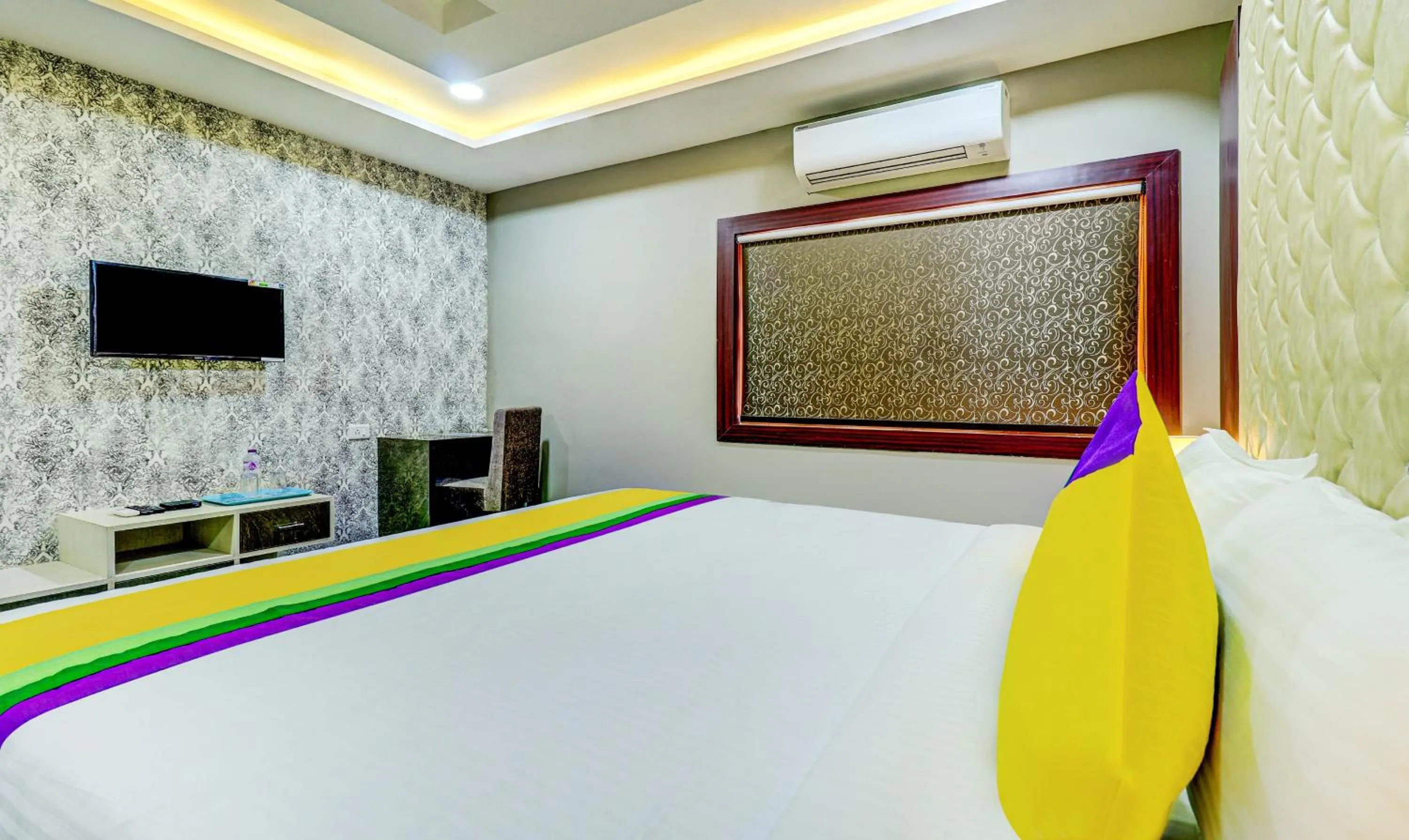 Bedroom, Bed in Itsy Hotels Aasma Luxury Villa