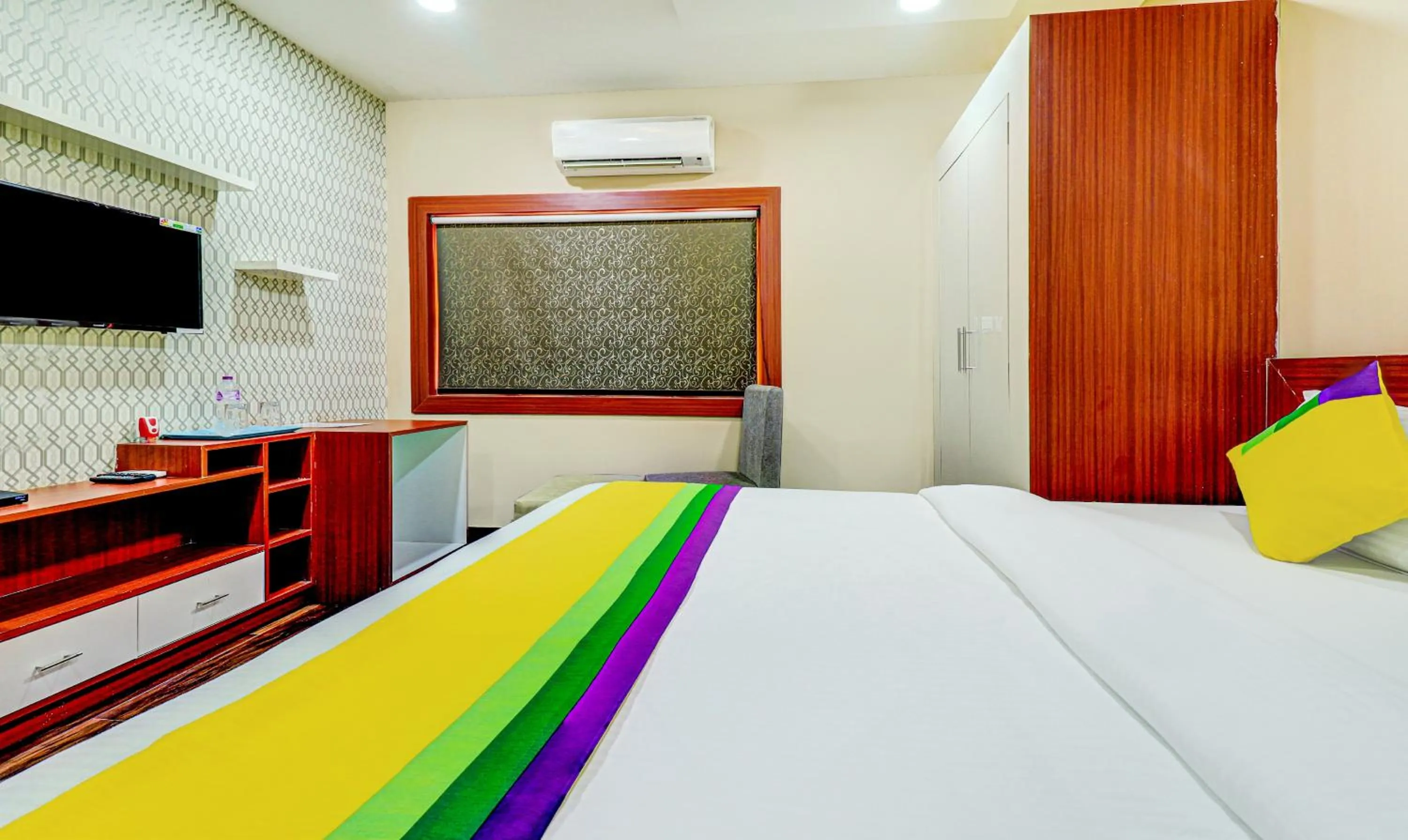Bedroom, Bed in Itsy Hotels Aasma Luxury Villa