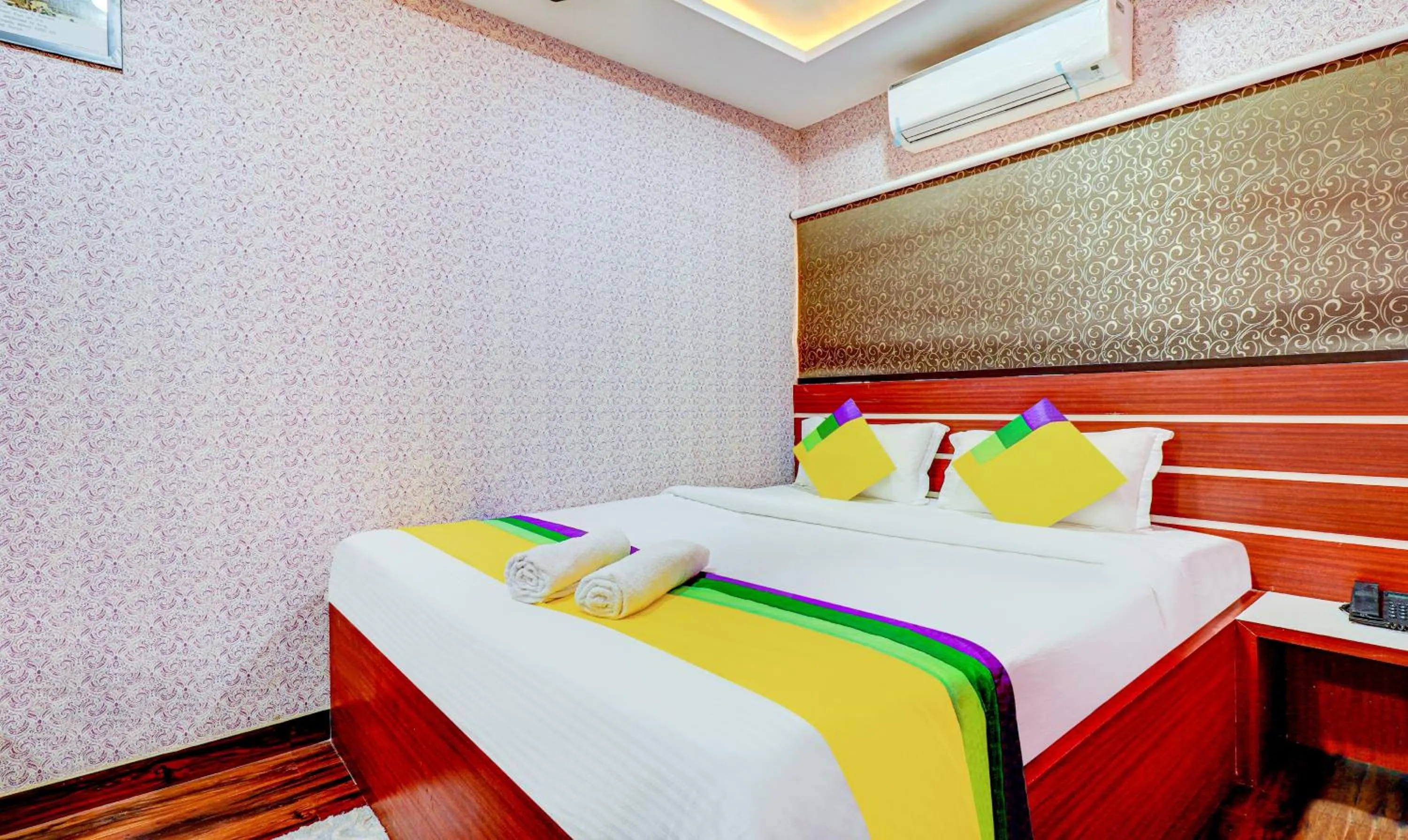 Bedroom, Bed in Itsy Hotels Aasma Luxury Villa
