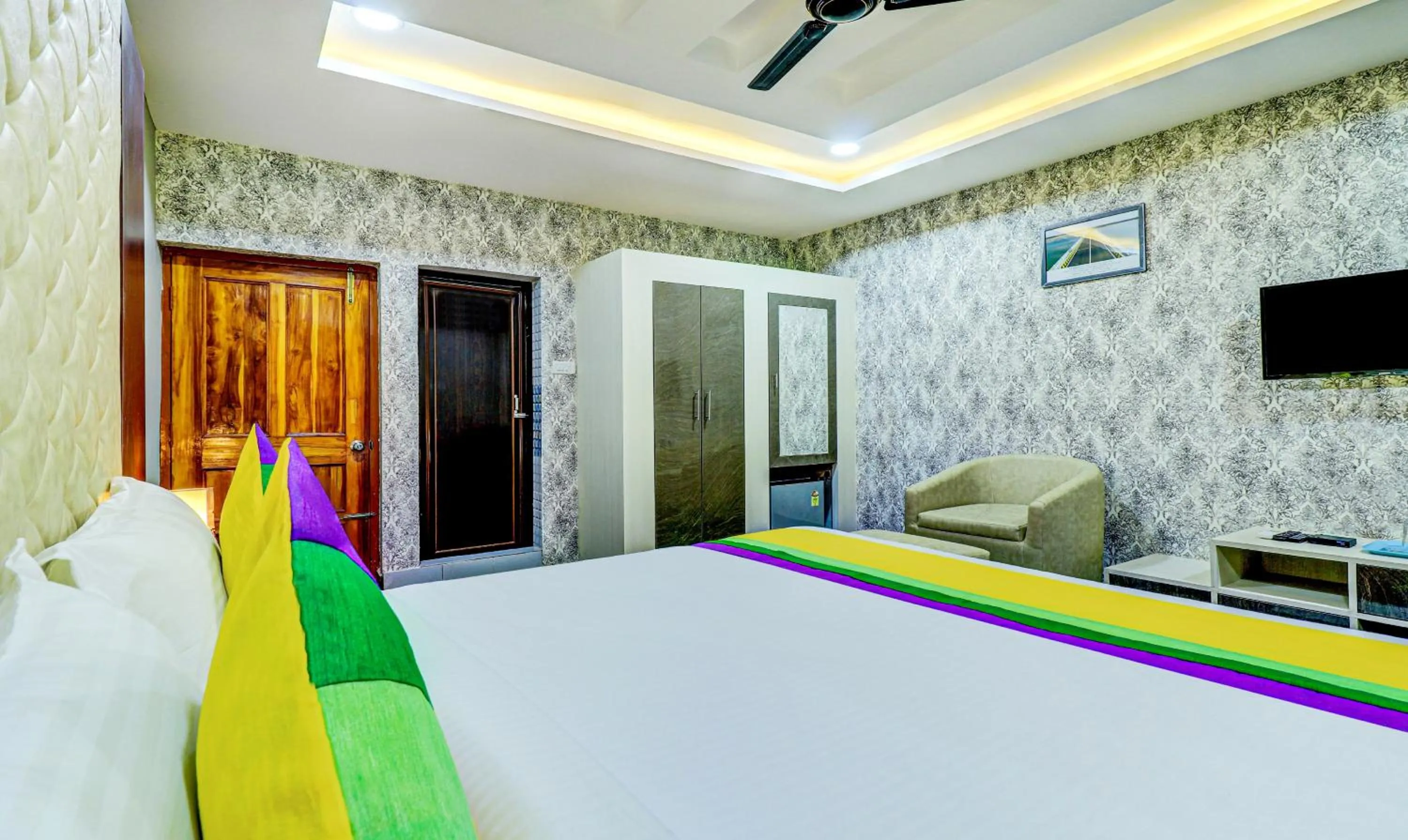 Bedroom, Bed in Itsy Hotels Aasma Luxury Villa